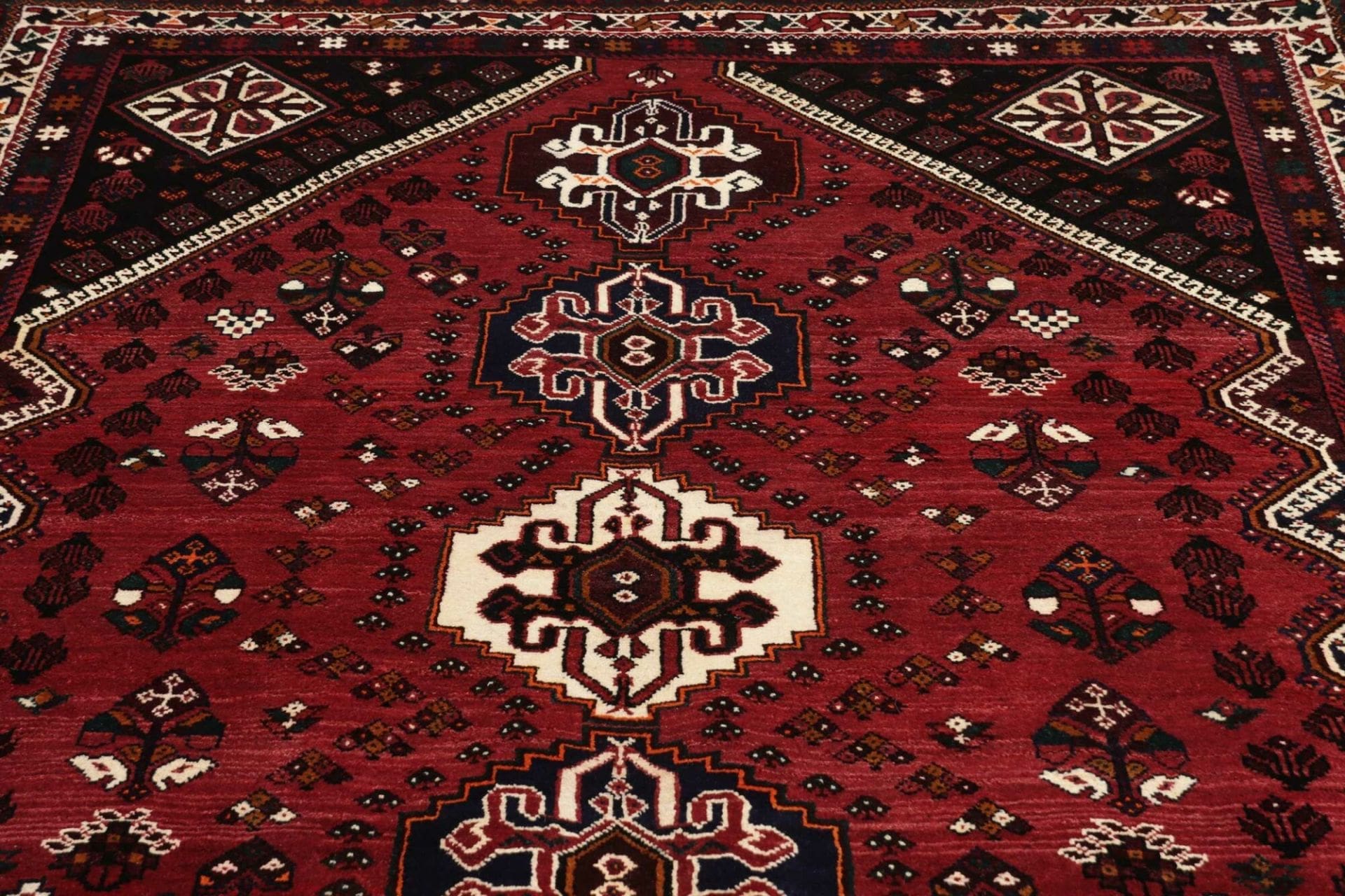 Shiraz Perserteppich 183 × 268 cm aus Wolle, handgeknüpft