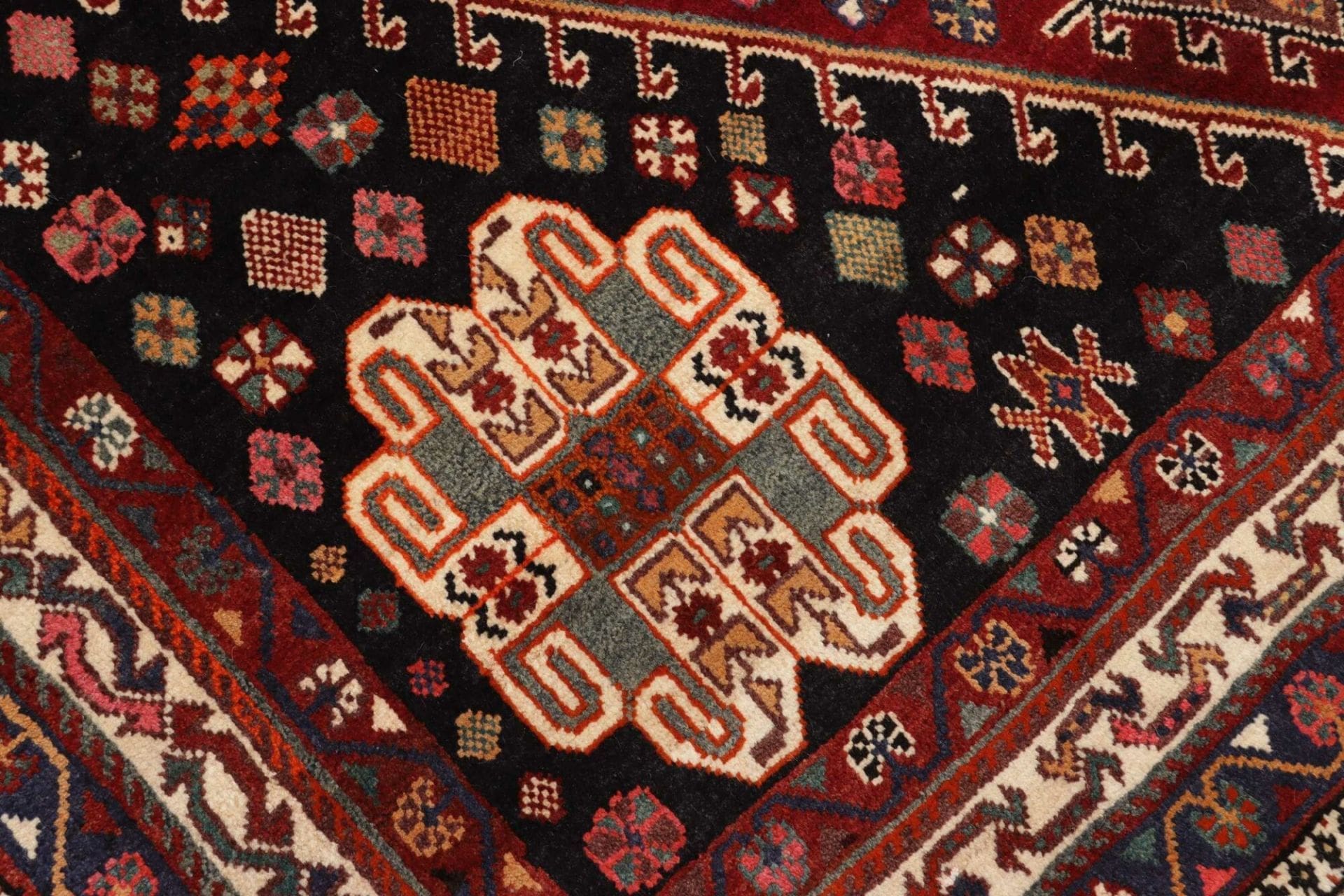 Qashqai Perserteppich aus Iran, 173 × 278 cm