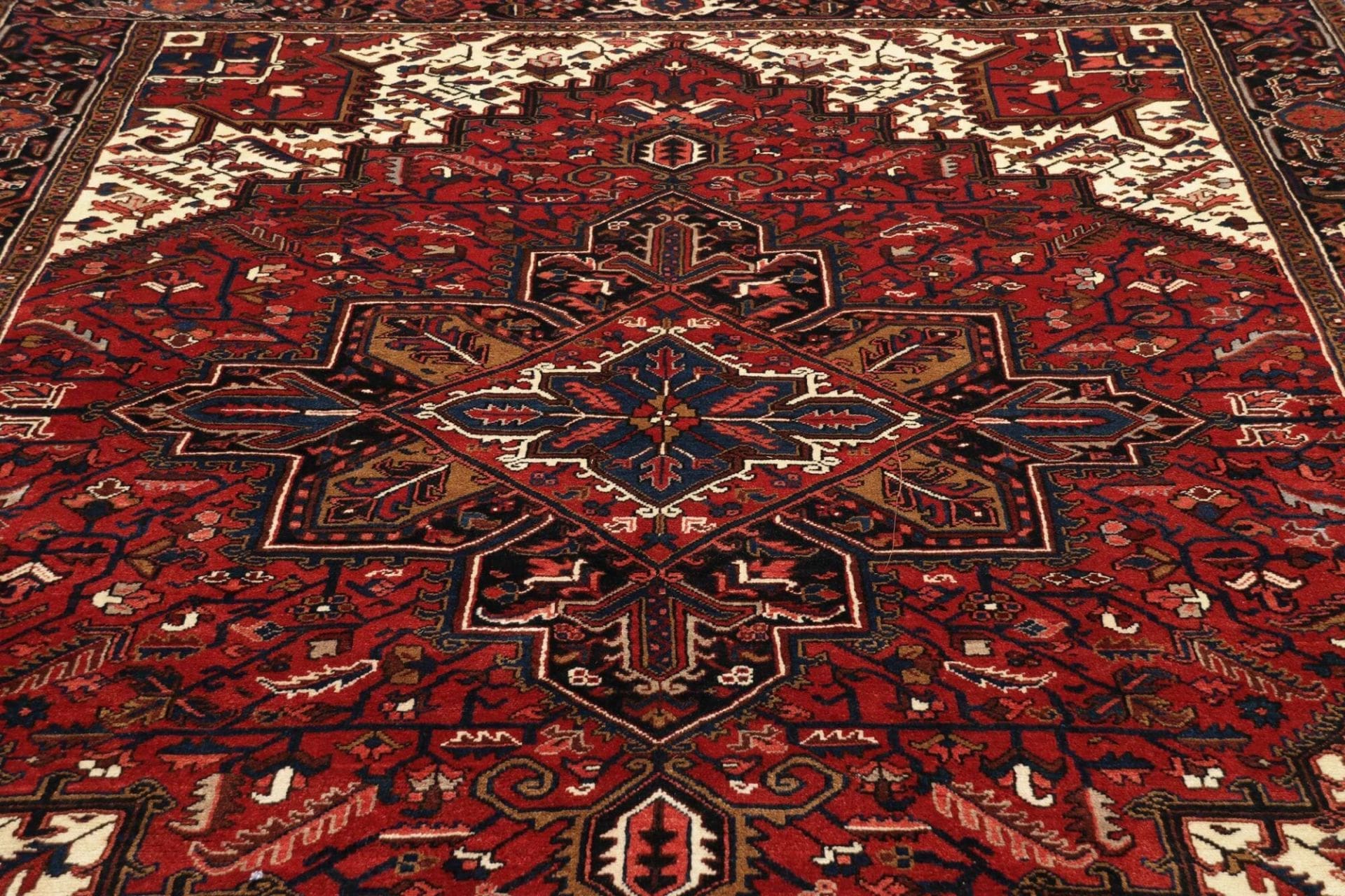 Handgeknüpfter Heriz Perserteppich, 263 × 320 cm, Wolle