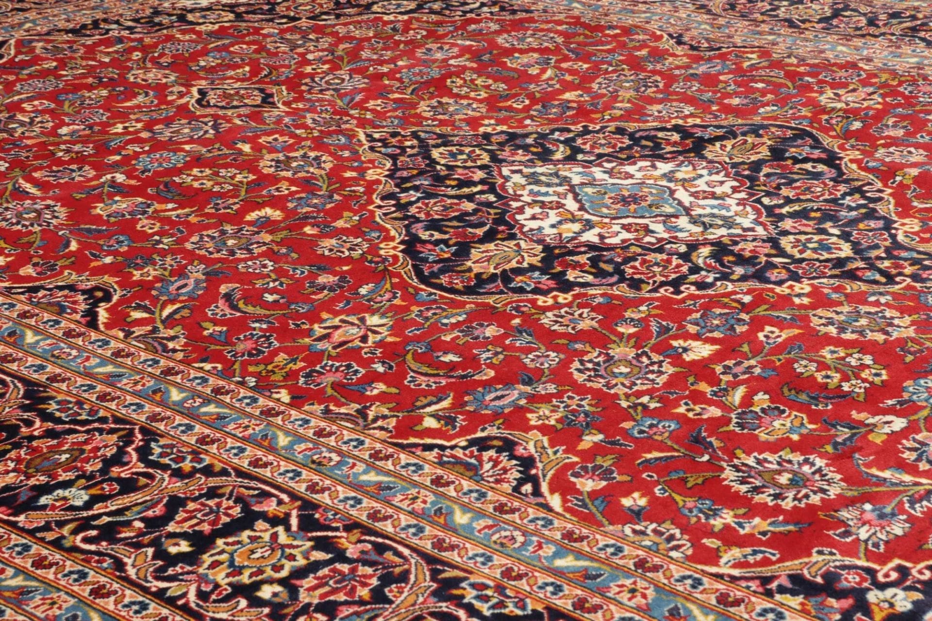 kashan-teppich-248-x-380cm-schurwolle-florales-muster-handgeknupft-6 Handgeknüpfter Kashan Perserteppich 248 × 380 cm