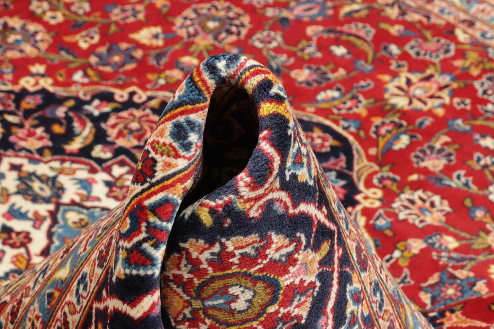 kashan-teppich-248-x-380cm-schurwolle-florales-muster-handgeknupft-8 Handgeknüpfter Kashan Perserteppich 248 × 380 cm