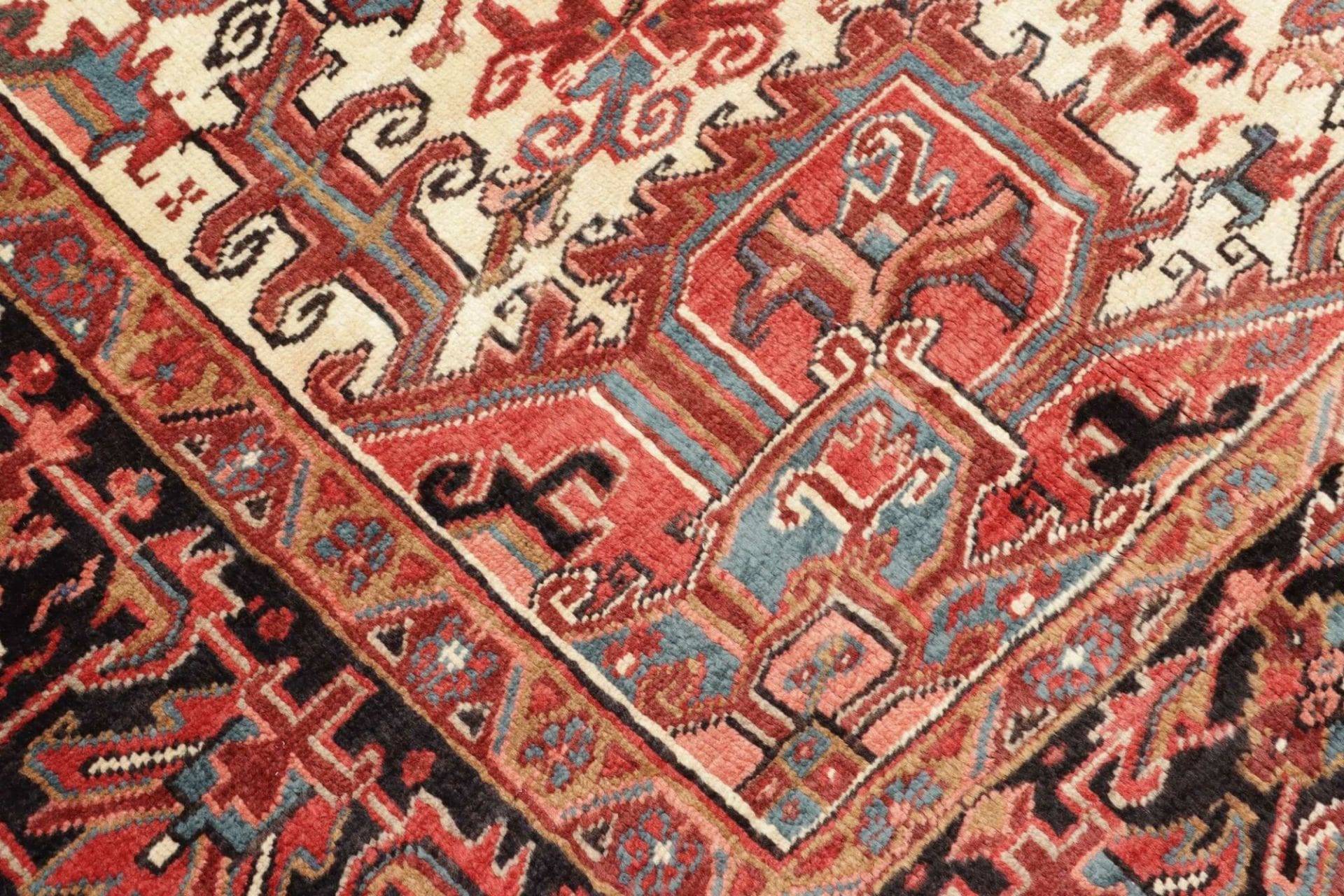 Handgeknüpfter Heriz Perserteppich 236 × 315 cm