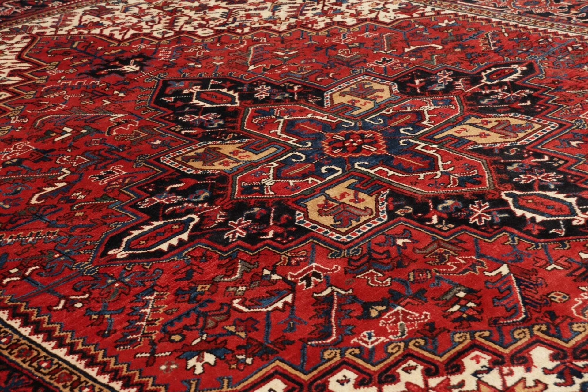 Heriz Perserteppich 251 × 315 cm aus Wolle, handgeknüpft