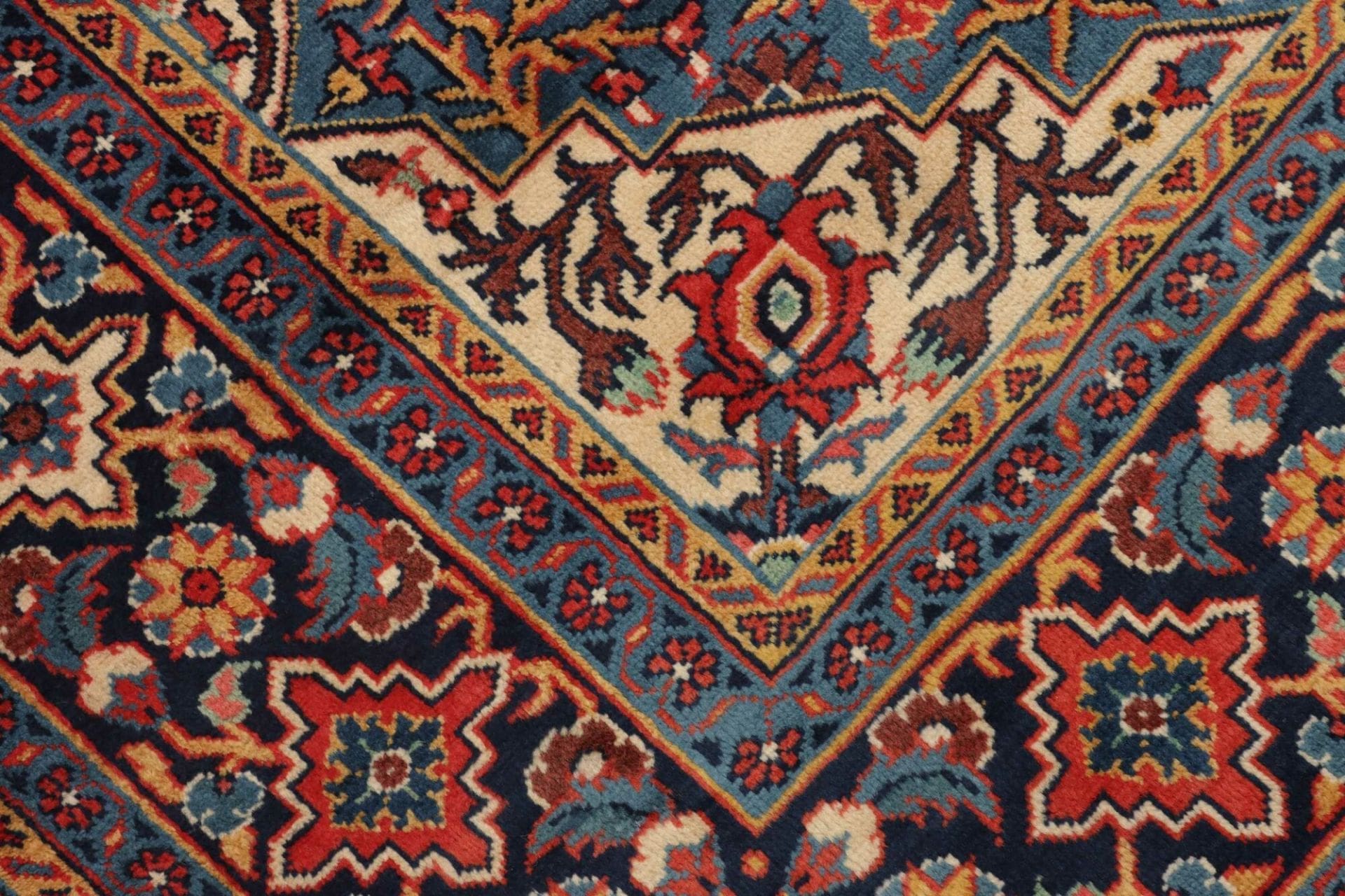 Perserteppich aus Iran, 273 × 380 cm