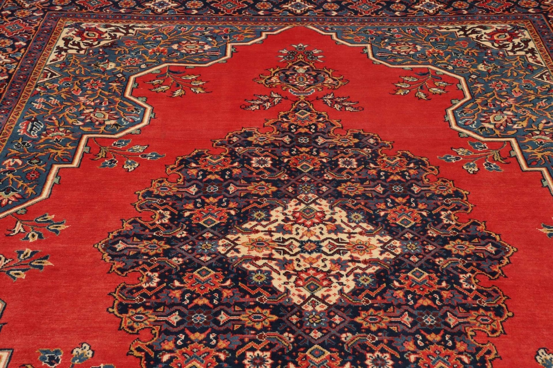 Perserteppich aus Iran, 273 × 380 cm