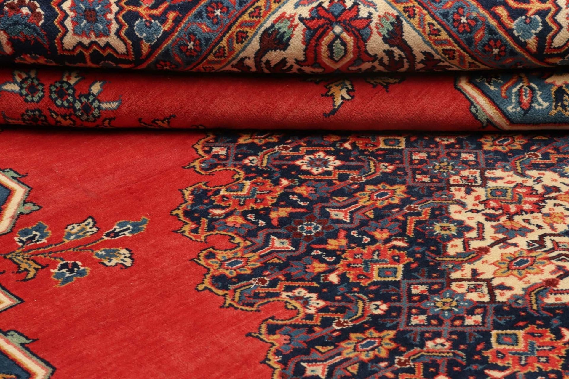 Perserteppich aus Iran, 273 × 380 cm