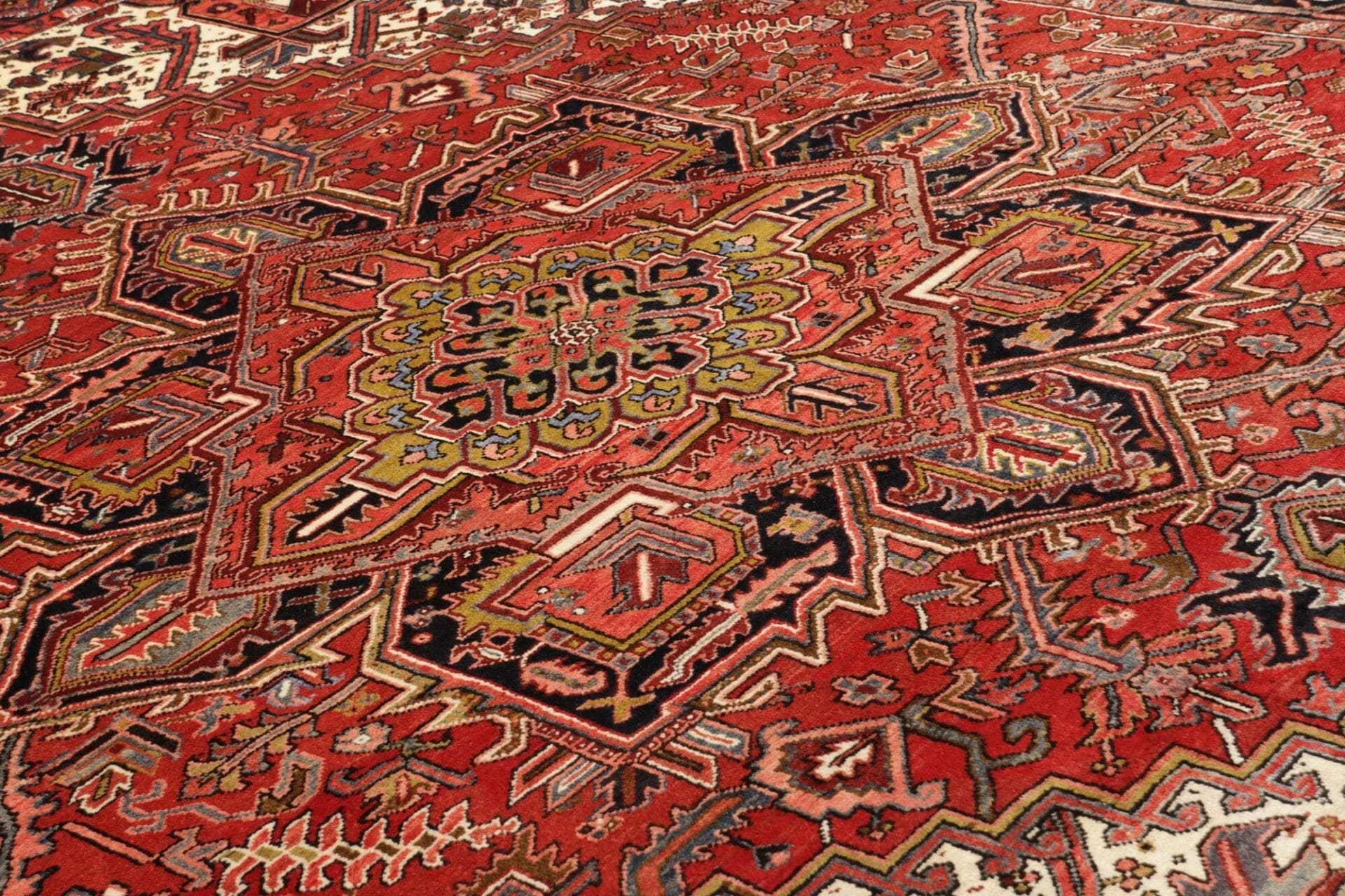 Handgeknüpfter Heriz Perserteppich, 280 × 340 cm, Wolle