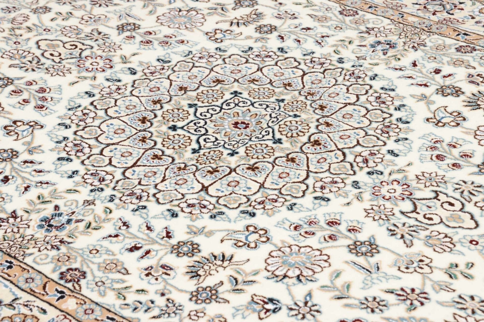 Handgeknüpfter Nain Perserteppich 137 × 210 cm