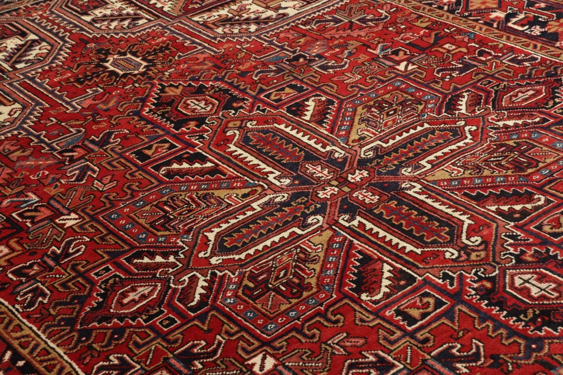 heriz-teppich-223-x-362-cm-geometrisch-schurwolle-handgeknupft-7 Heriz Perserteppich 223 × 362 cm aus Wolle, handgeknüpft
