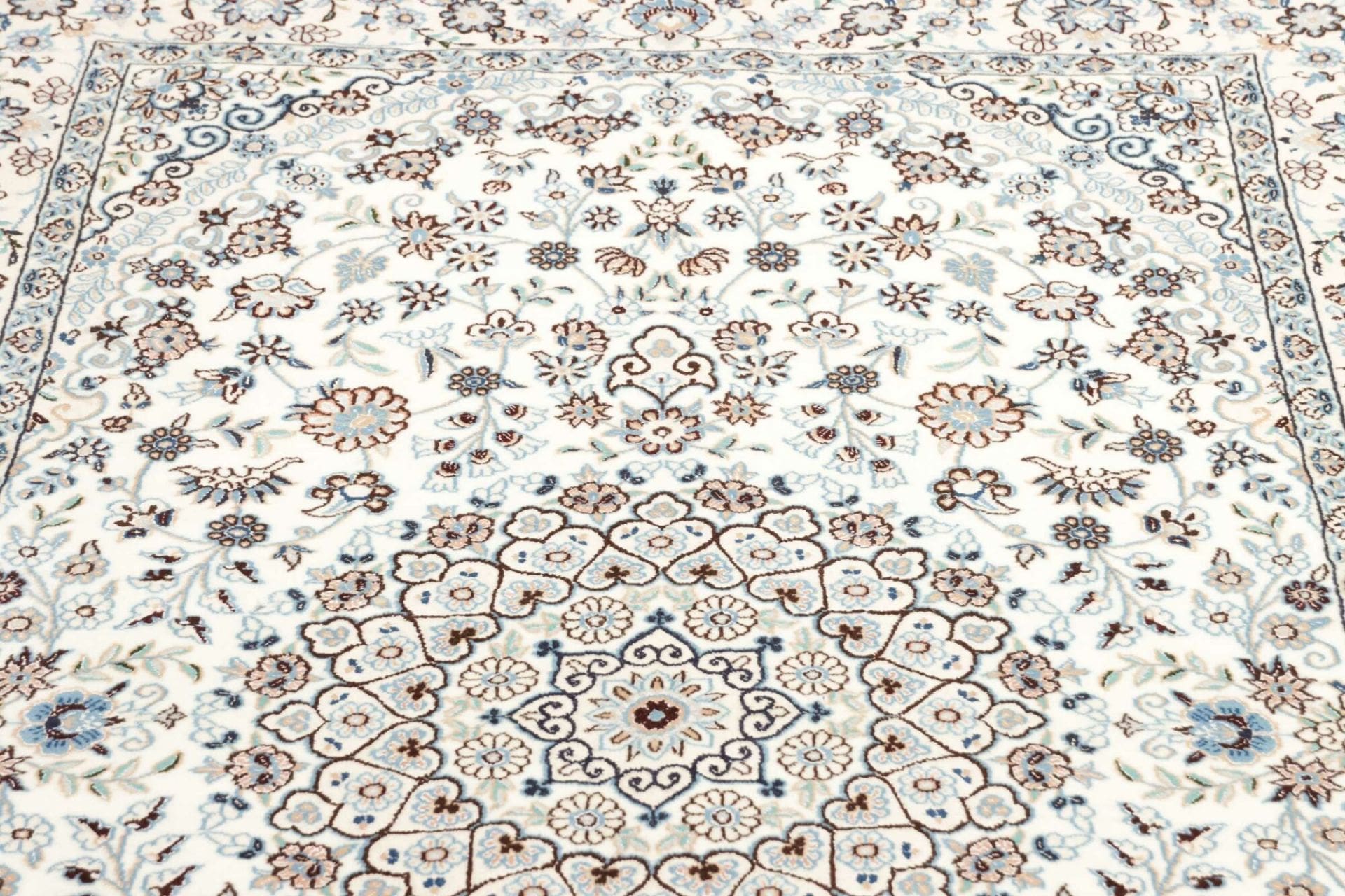 Handgeknüpfter Nain Perserteppich, 136 × 223 cm, Wolle