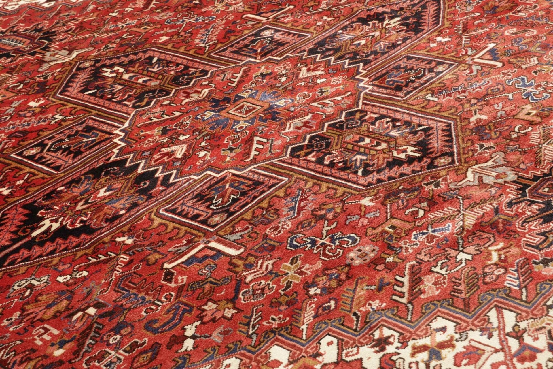 Handgeknüpfter Heriz Perserteppich 293 × 358 cm