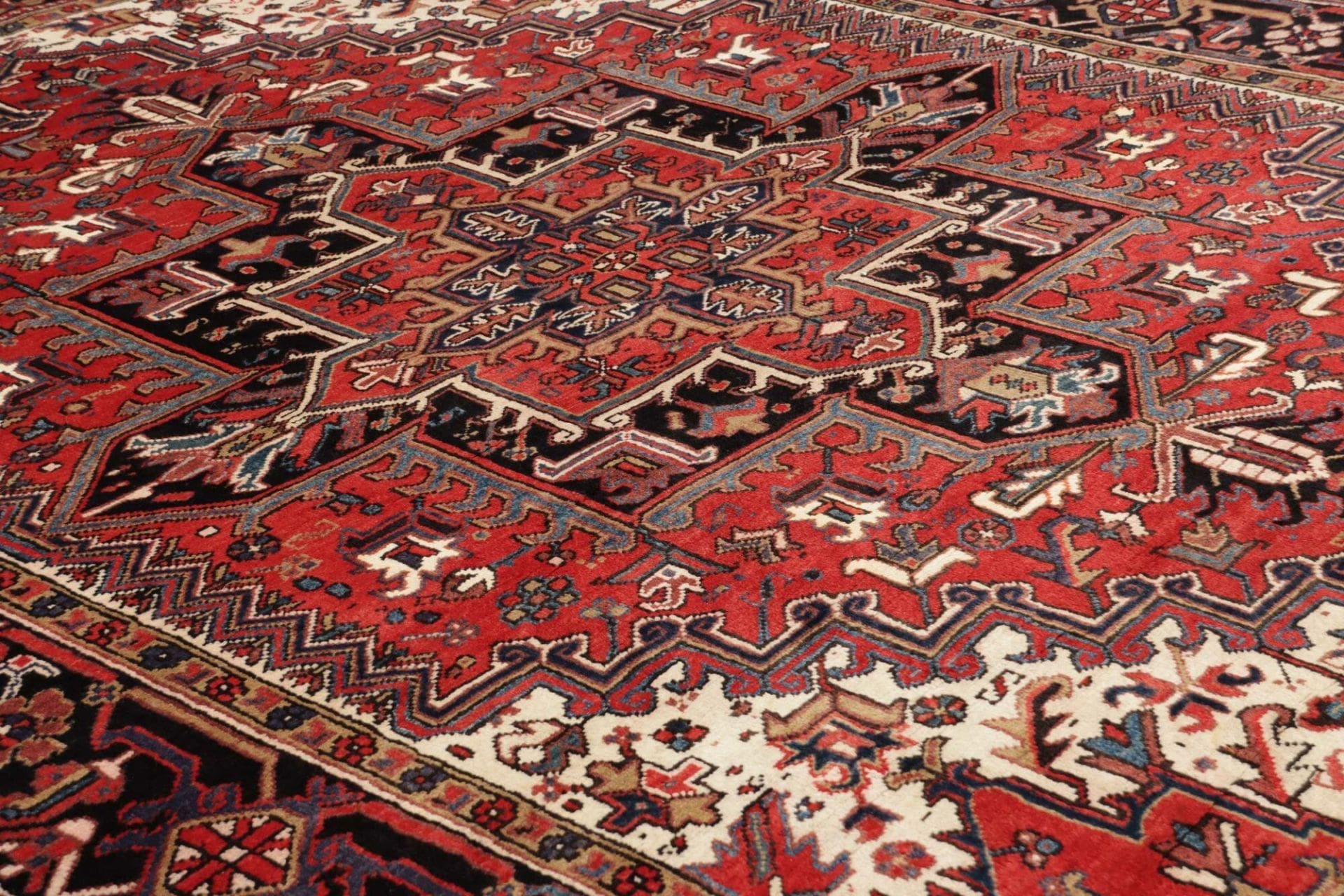 Heriz Perserteppich aus Iran, 250 × 310 cm
