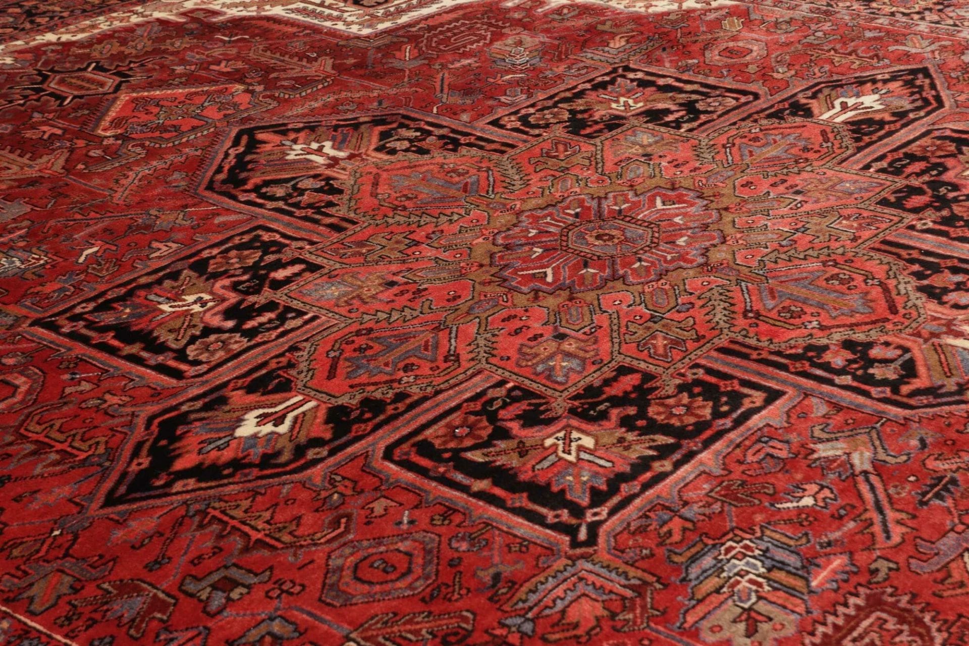 Heriz Perserteppich 259 × 324 cm aus Wolle, handgeknüpft