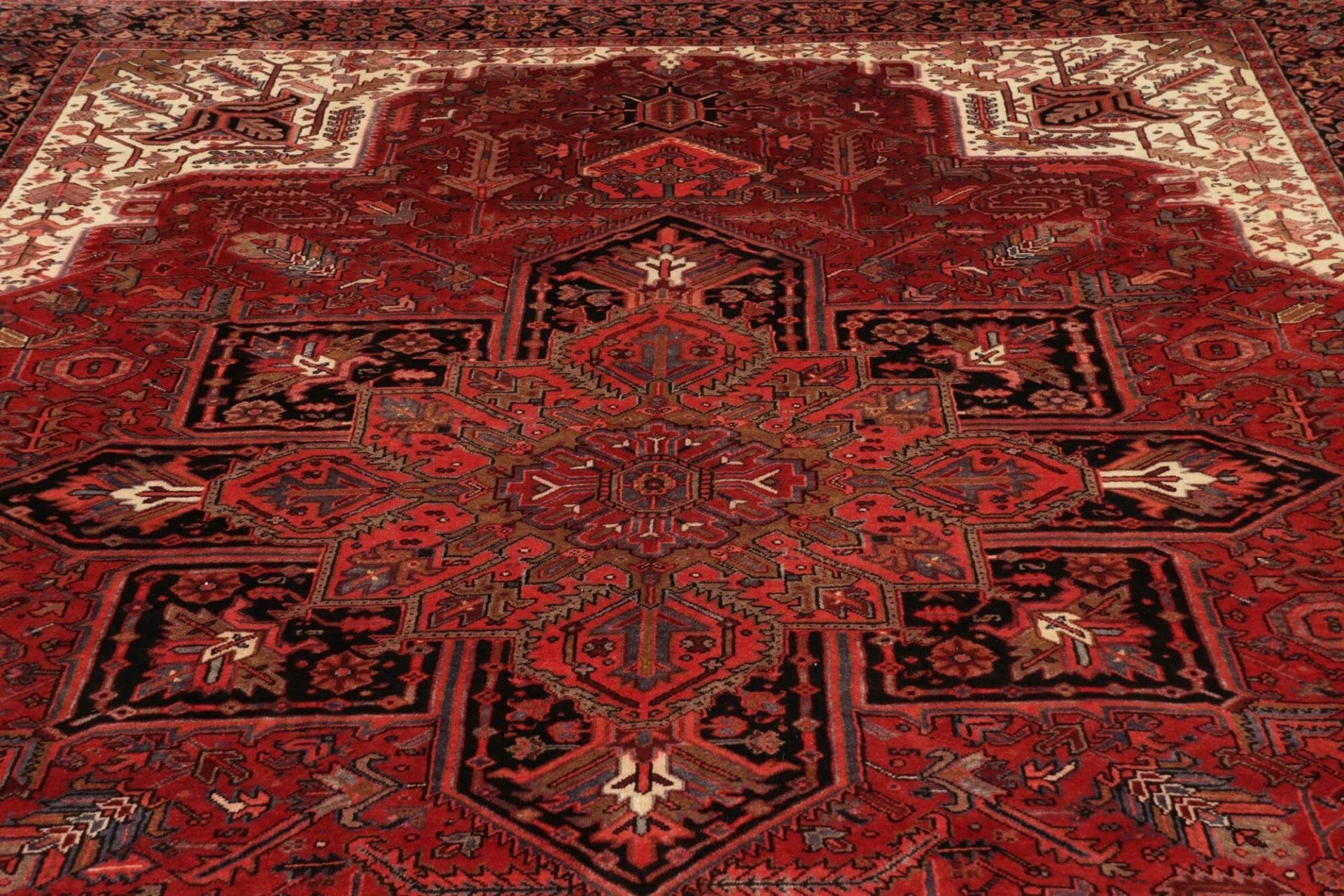 Heriz Perserteppich 259 × 324 cm aus Wolle, handgeknüpft