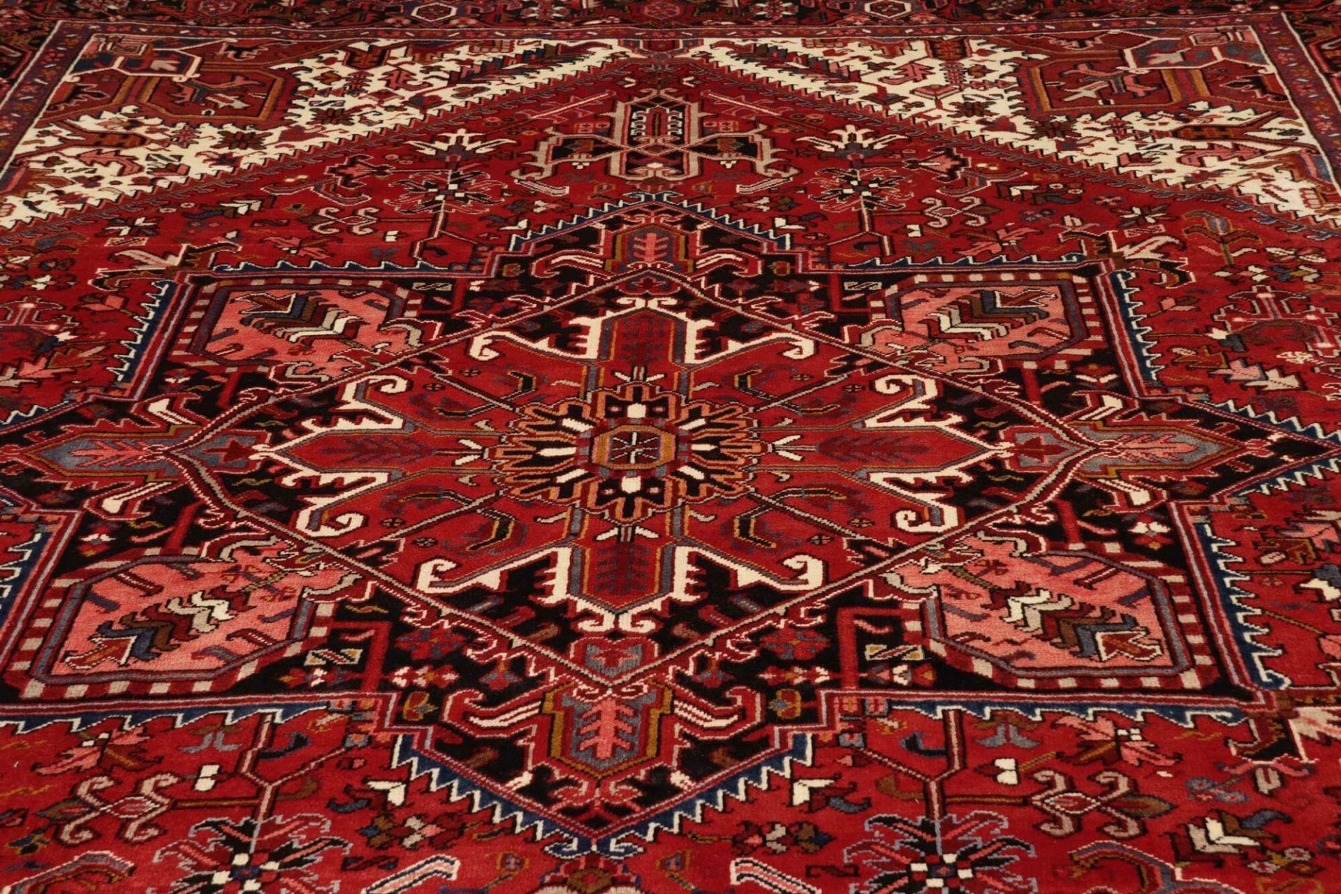 Heriz Perserteppich aus Iran, 288 × 358 cm