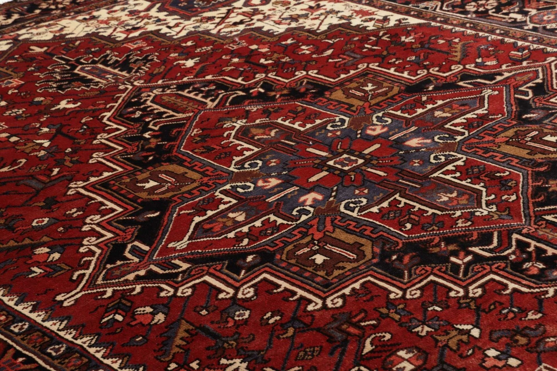 Handgeknüpfter Heriz Perserteppich 230 × 312 cm