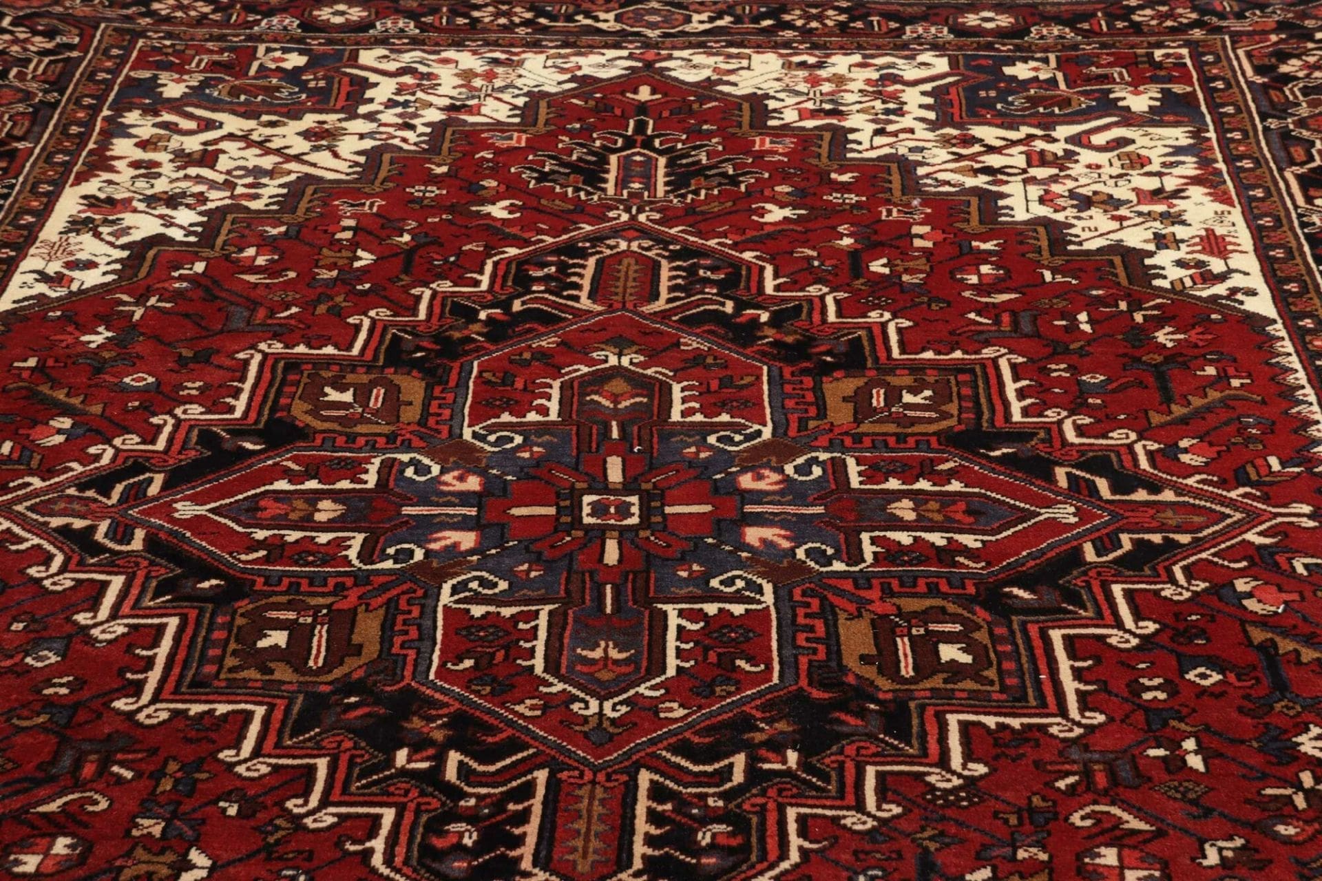Handgeknüpfter Heriz Perserteppich 230 × 312 cm