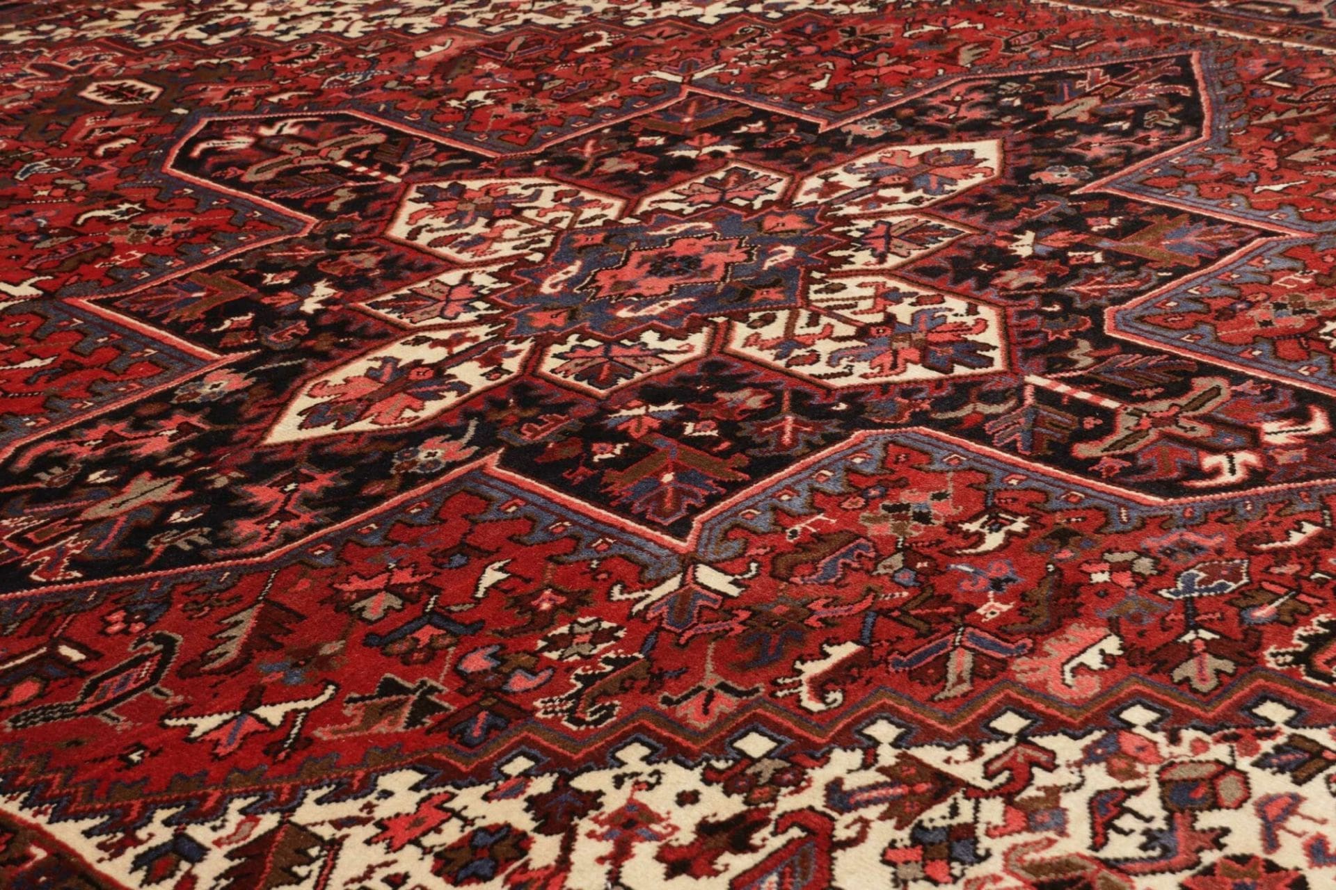 Handgeknüpfter Heriz Perserteppich, 283 × 342 cm, Wolle