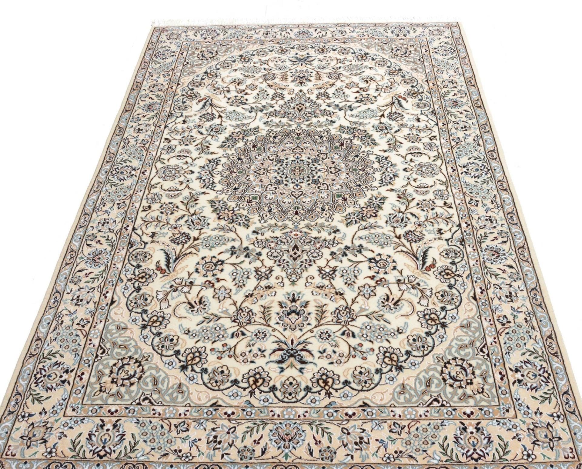 Nain Perserteppich 138 × 225 cm aus Wolle, handgeknüpft