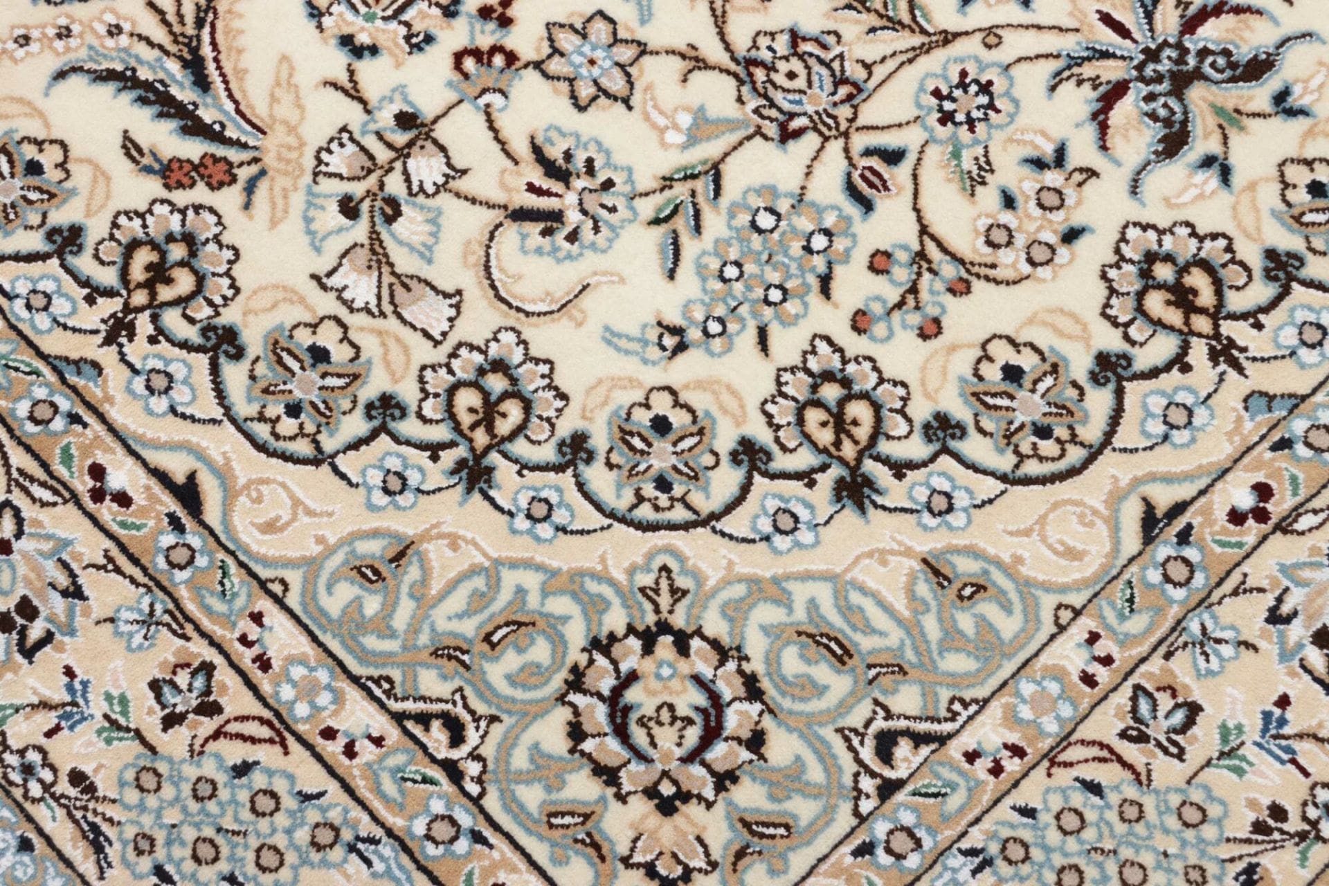 Nain Perserteppich 138 × 225 cm aus Wolle, handgeknüpft