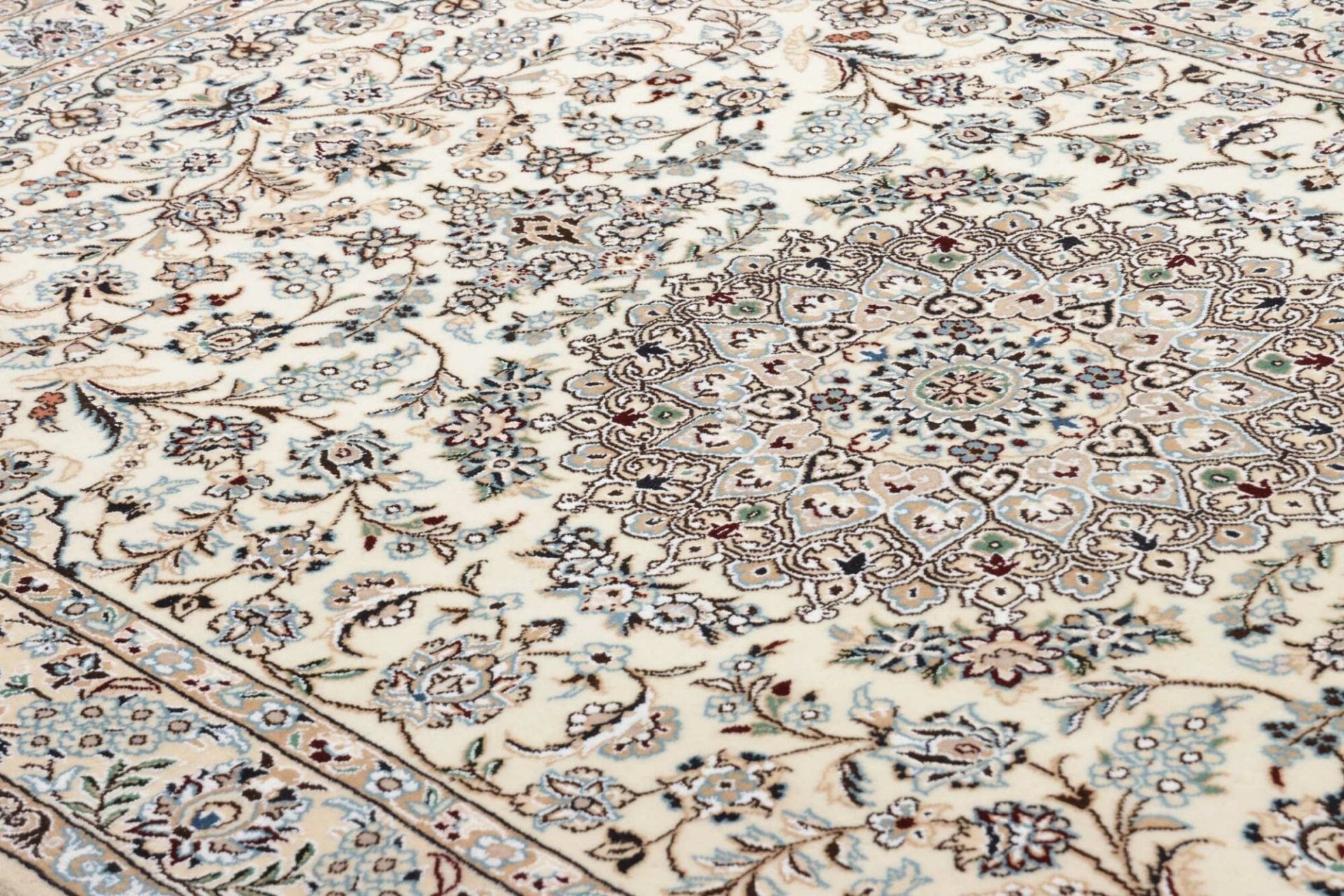 Nain Perserteppich 138 × 225 cm aus Wolle, handgeknüpft