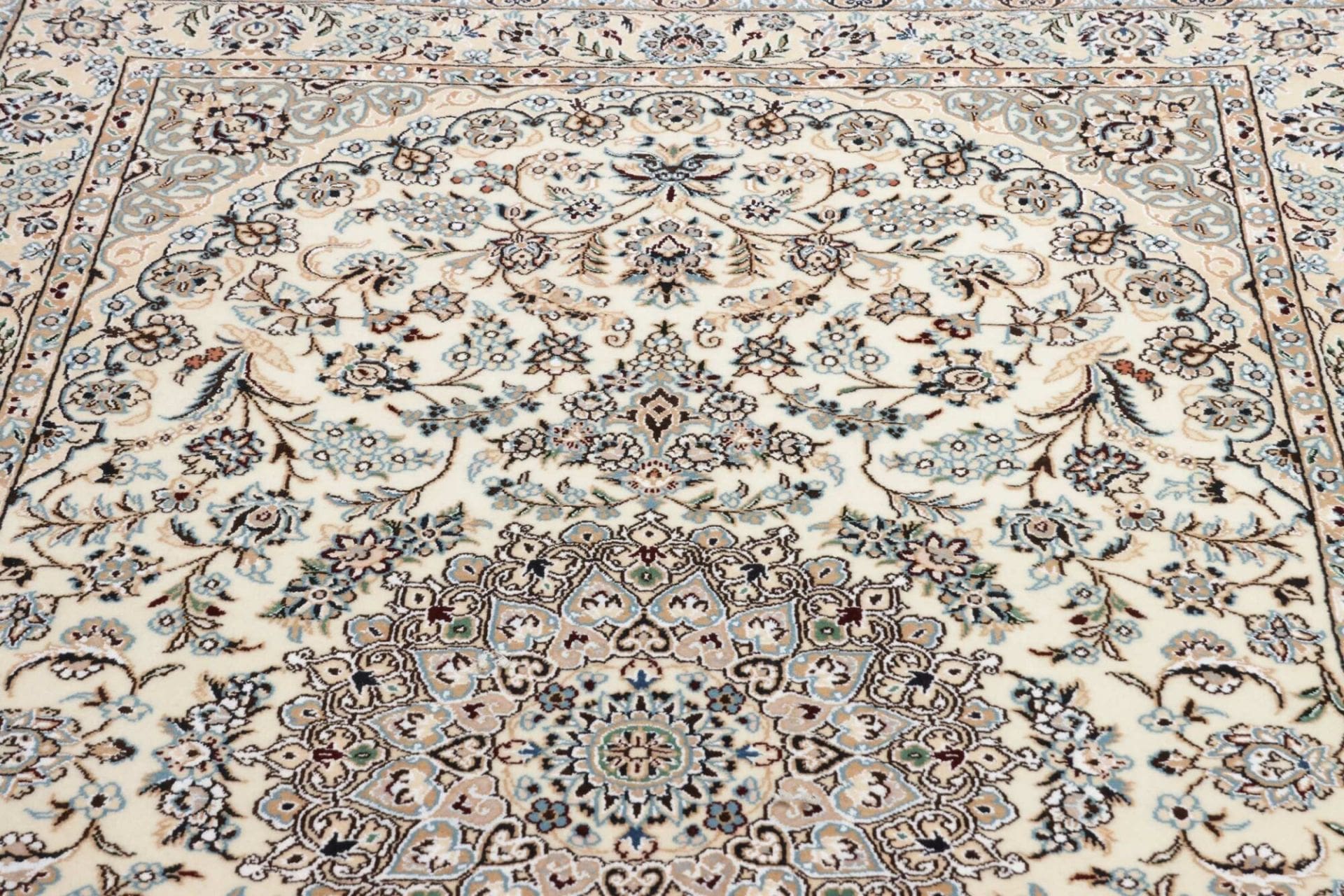 Nain Perserteppich 138 × 225 cm aus Wolle, handgeknüpft