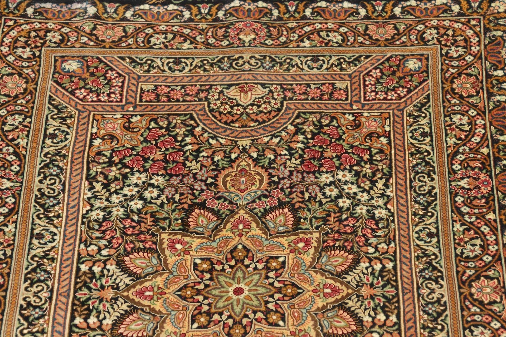 Handgeknüpfter Ghom Perserteppich, 65 × 90 cm, Seide