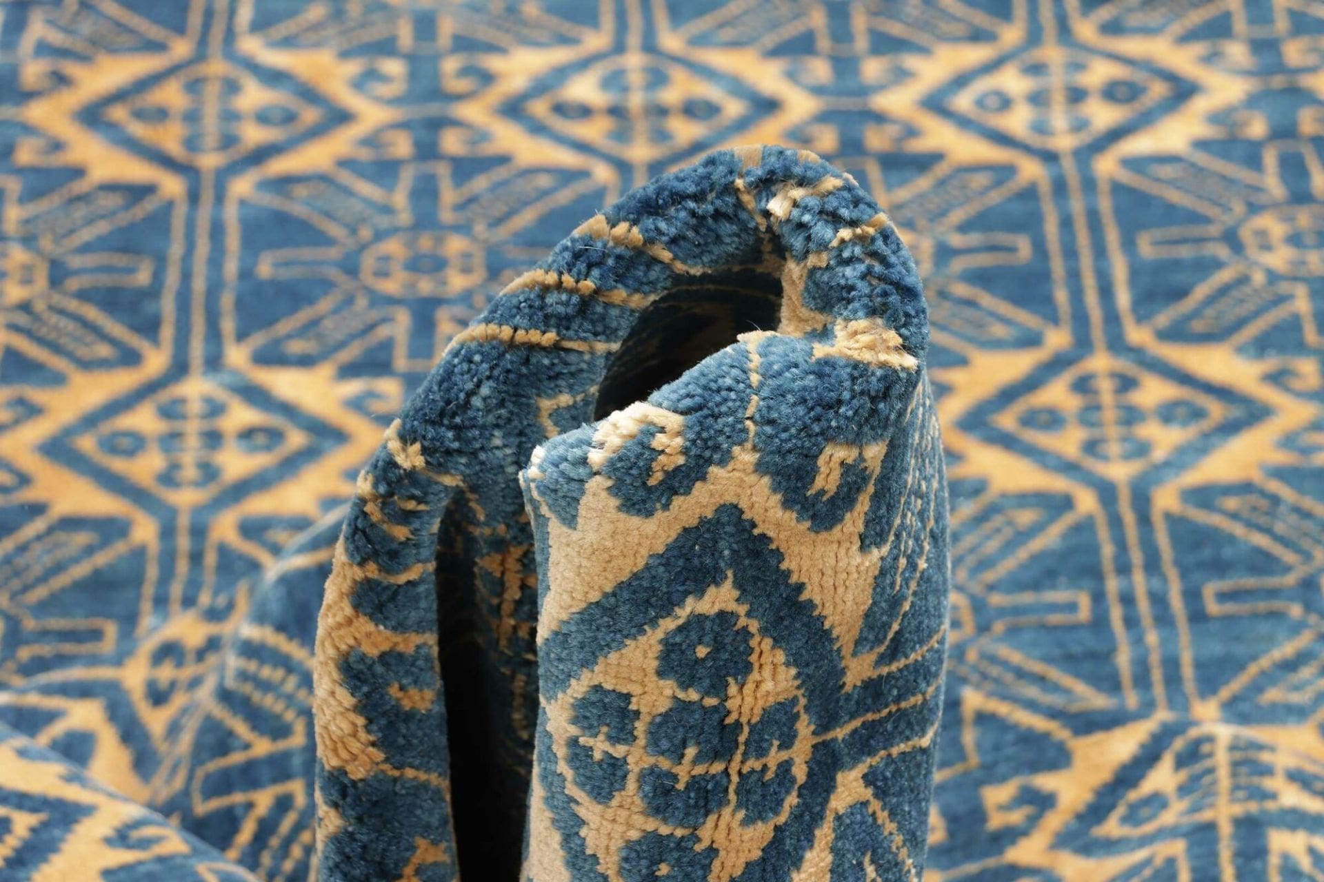 Handgeknüpfter Gabbeh Perserteppich 203 × 271 cm
