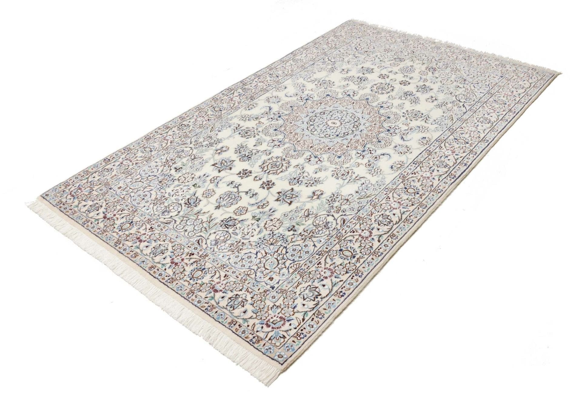 Handgeknüpfter Nain Perserteppich 135 × 222 cm