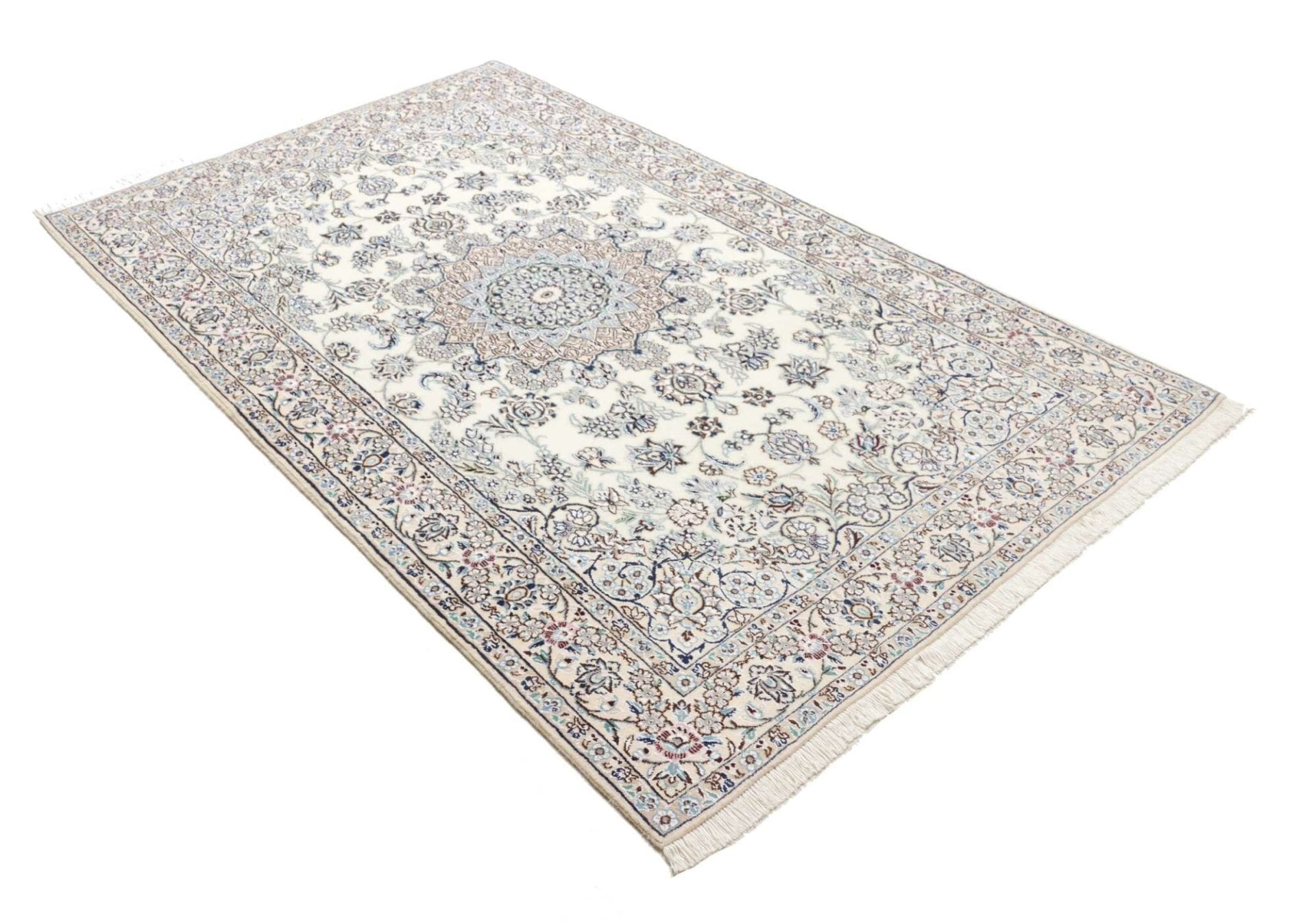 Handgeknüpfter Nain Perserteppich 135 × 222 cm