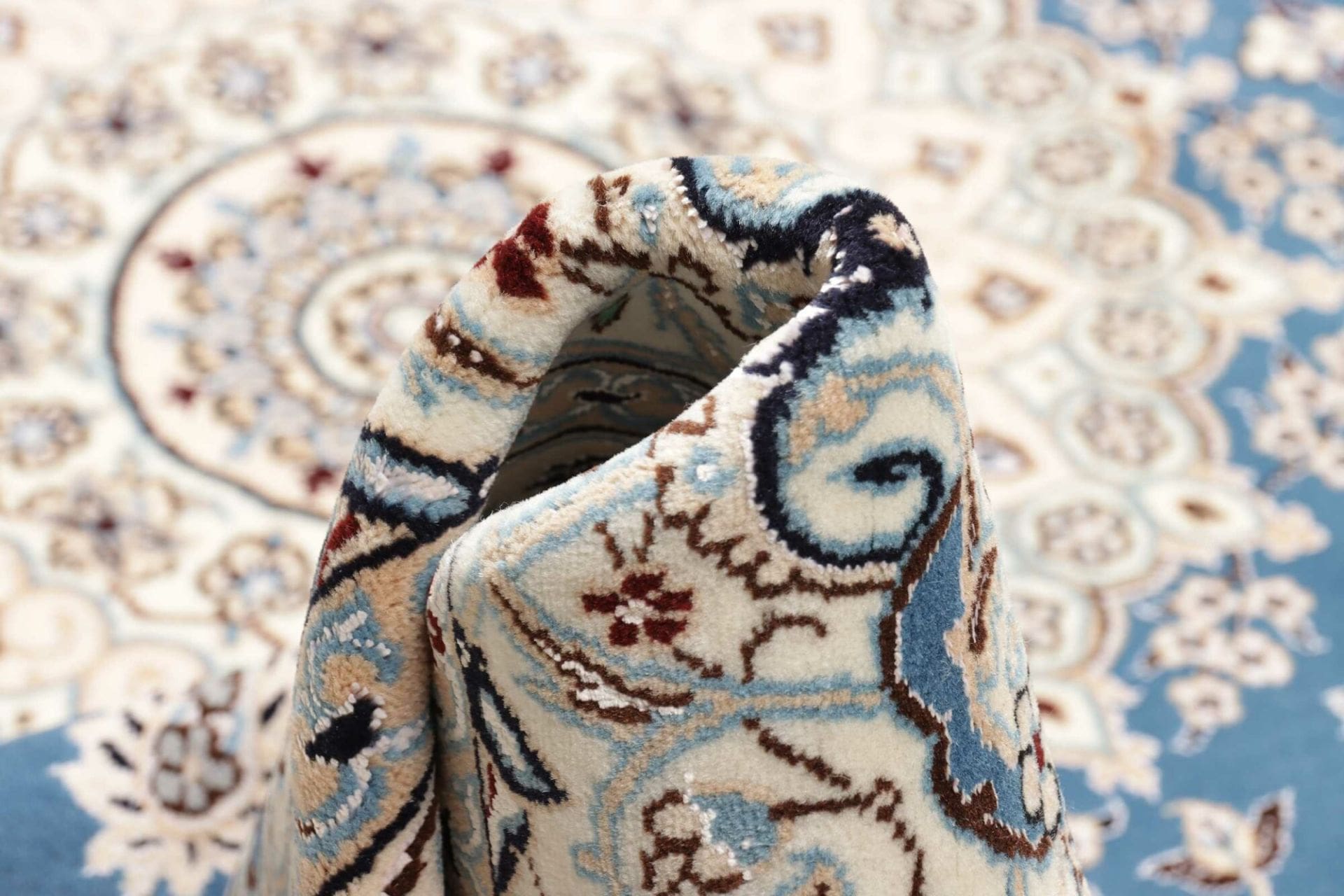 Nain Perserteppich aus Iran, 138 × 227 cm