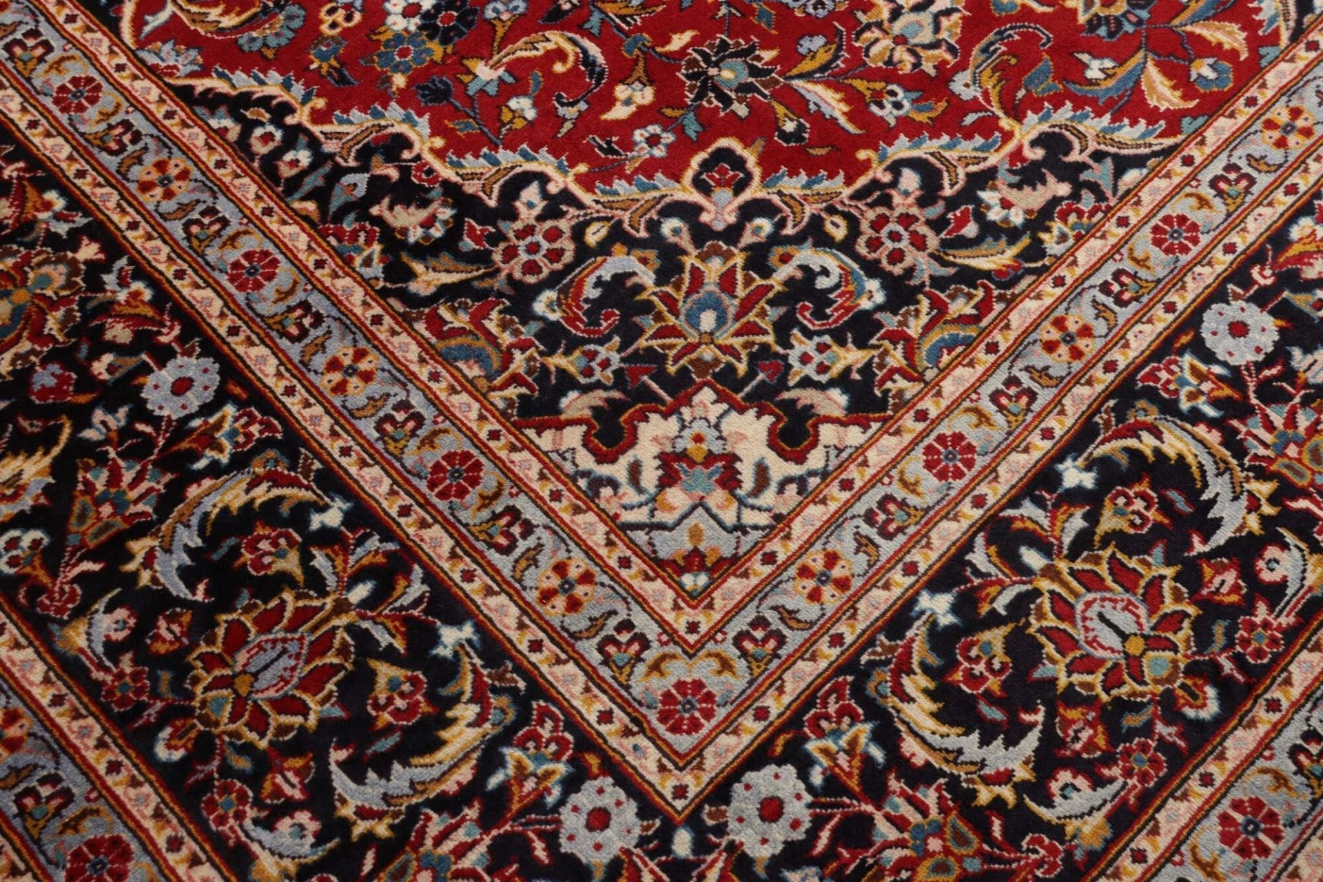 Perserteppich 260 × 378 cm aus Wolle, handgeknüpft