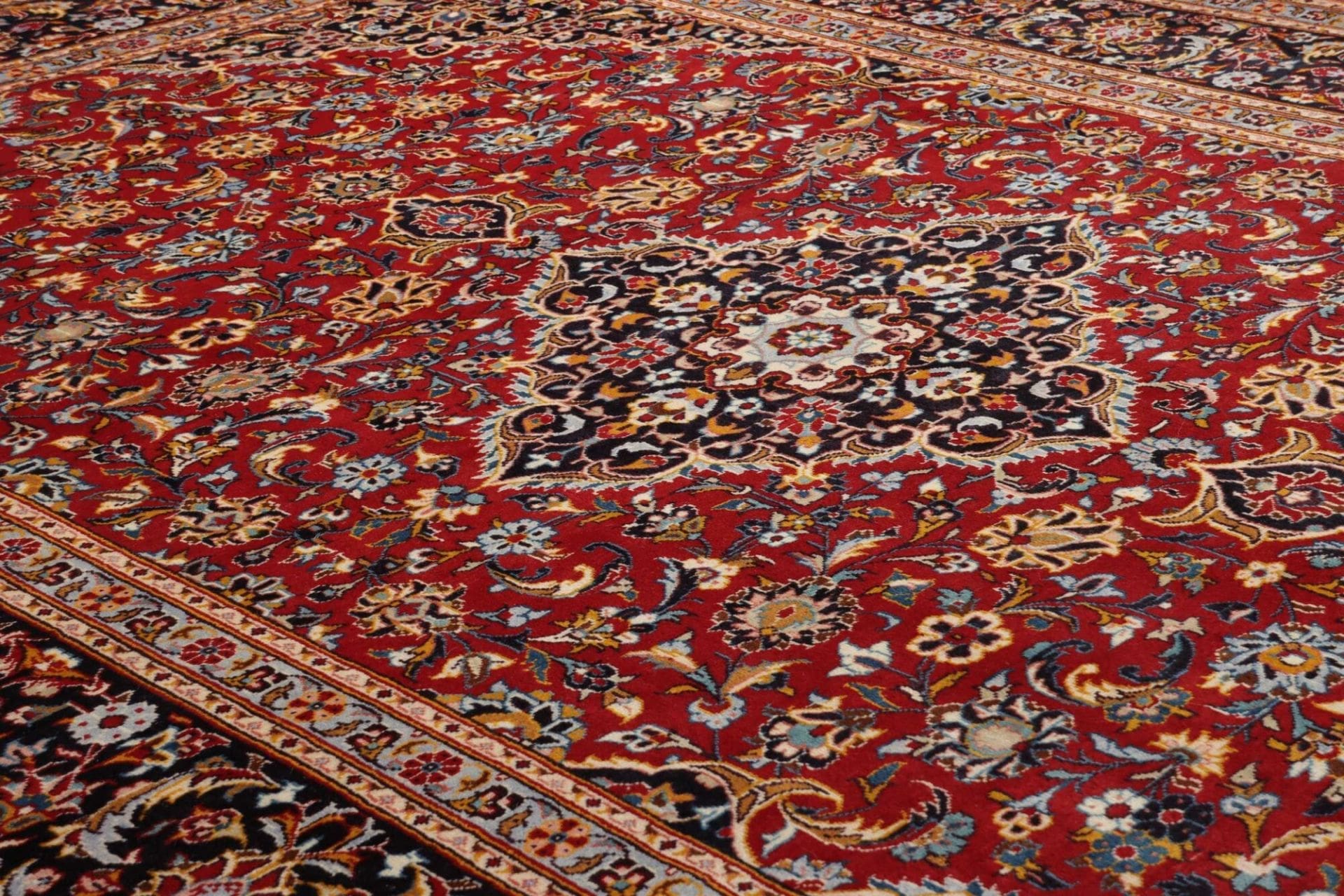 Perserteppich 260 × 378 cm aus Wolle, handgeknüpft