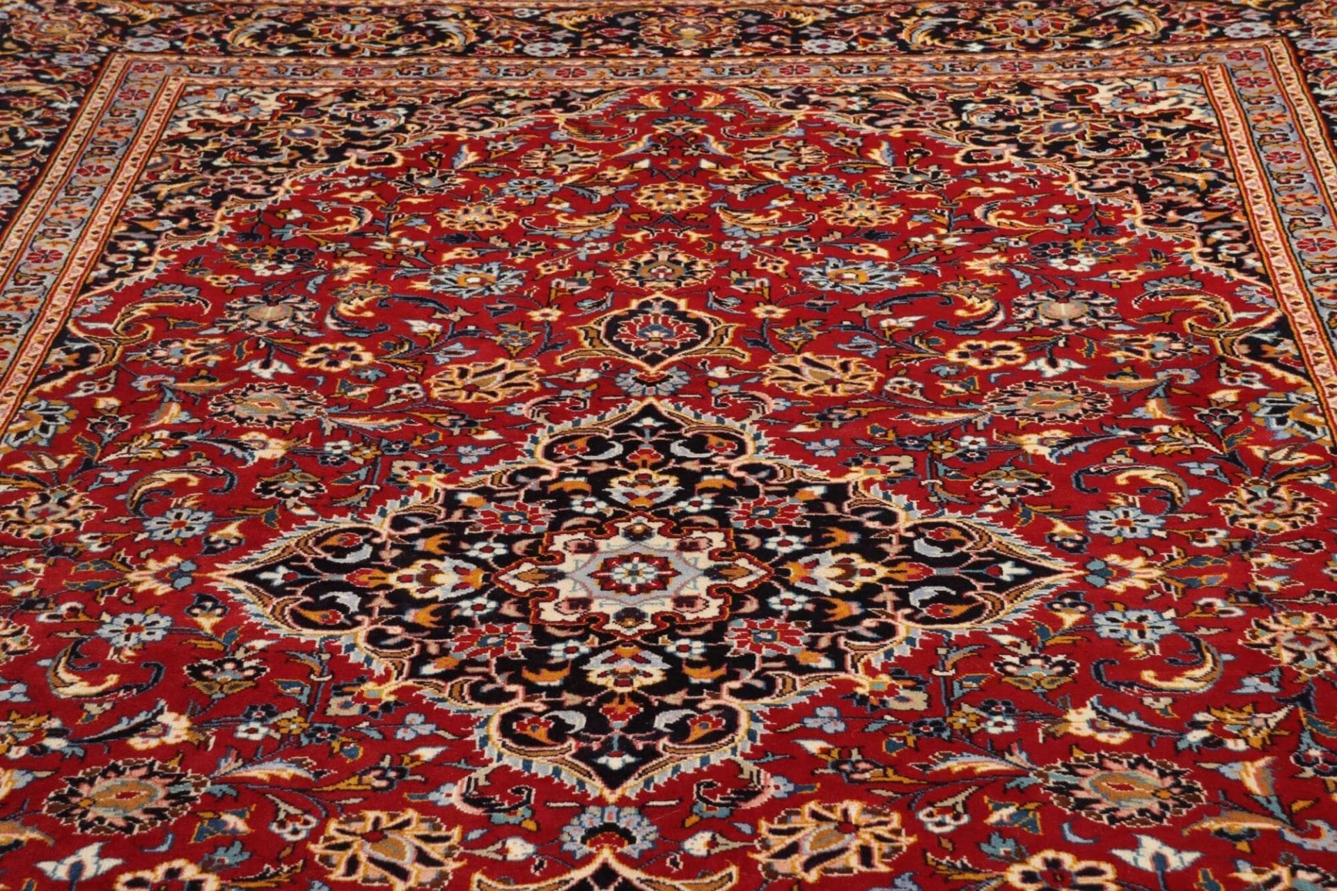 Perserteppich 260 × 378 cm aus Wolle, handgeknüpft