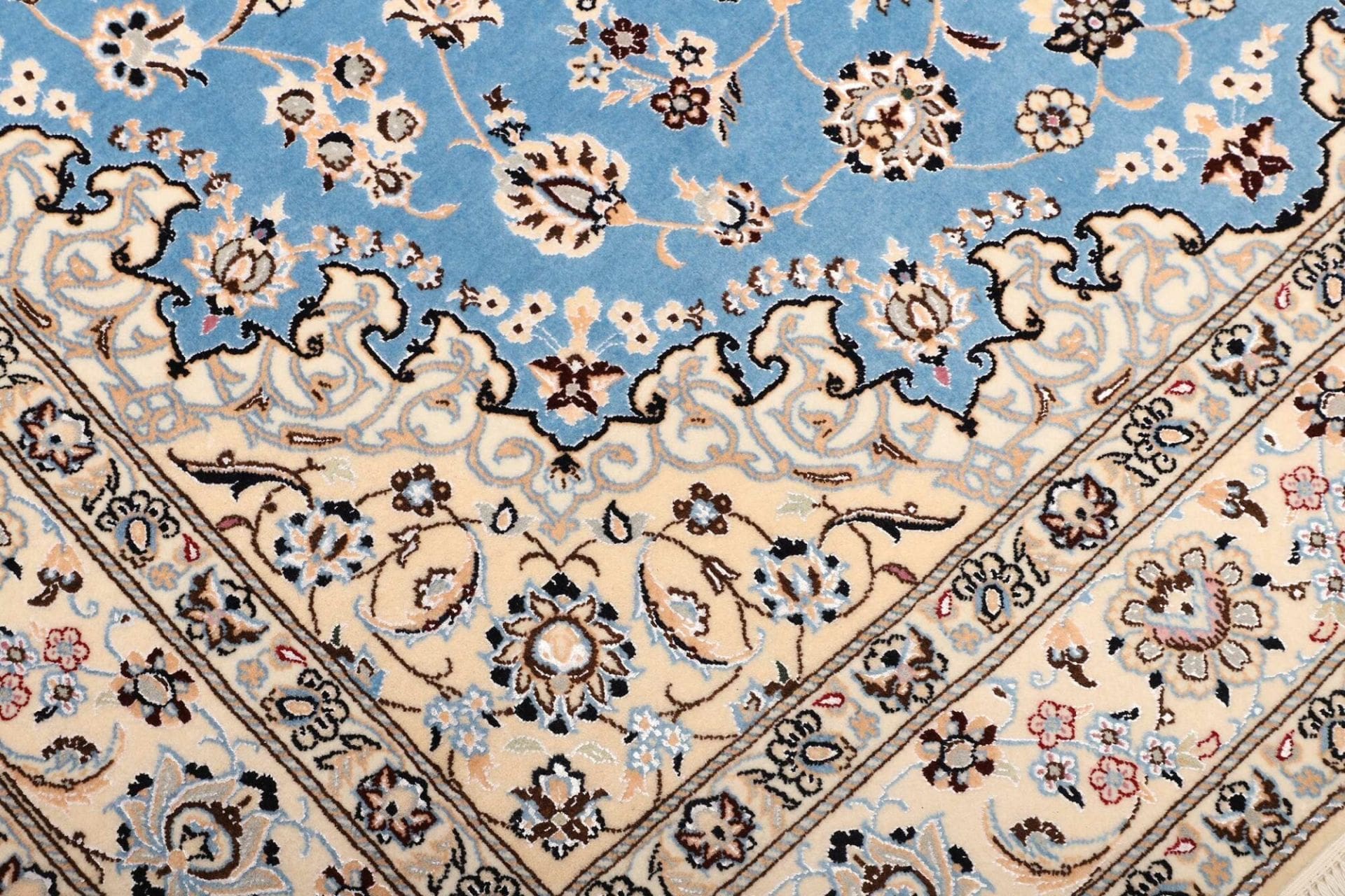Nain Perserteppich aus Iran, 163 × 203 cm