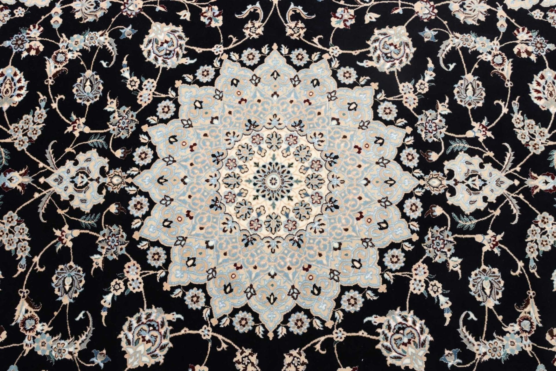 Handgeknüpfter Nain Perserteppich 208 × 261 cm