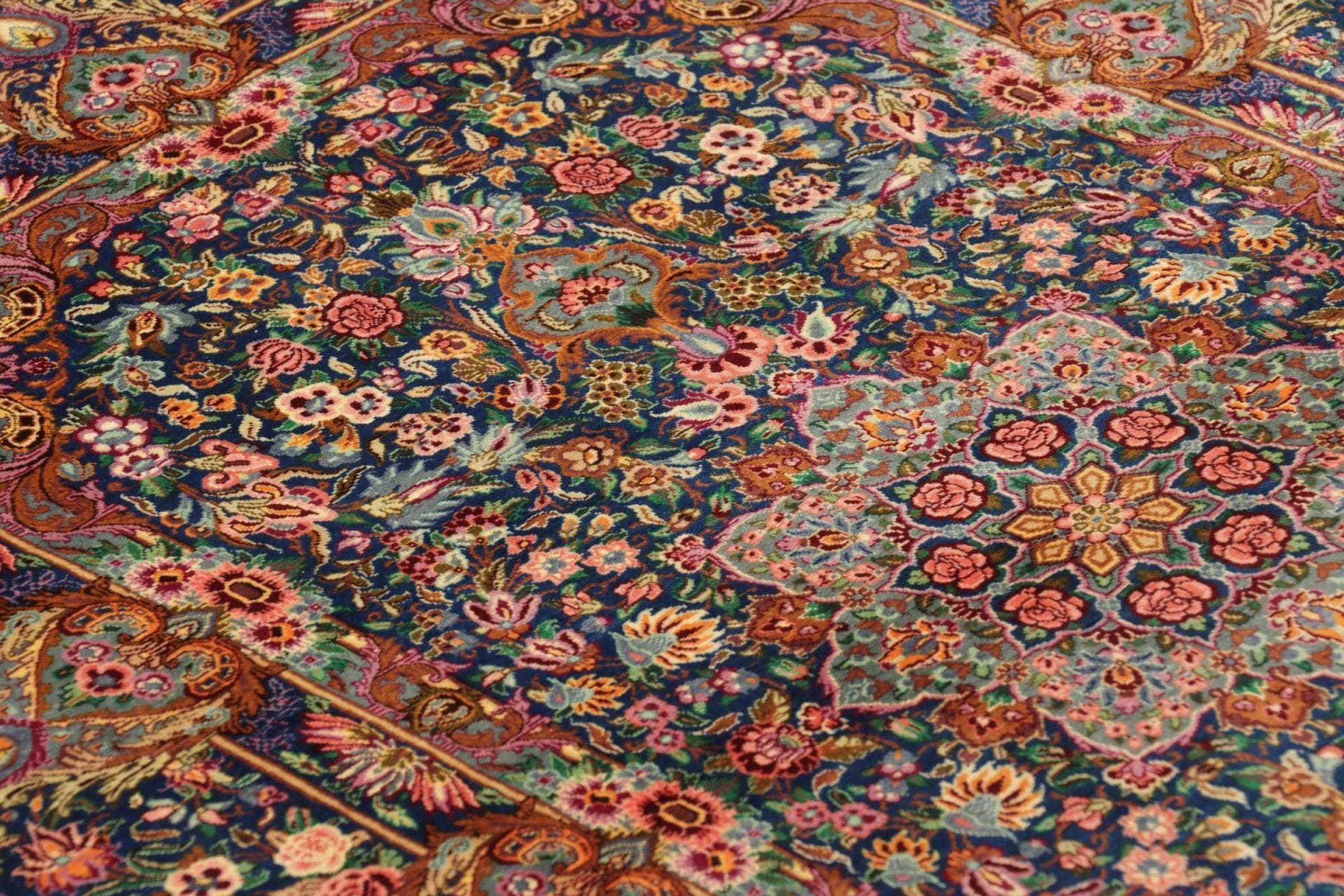 Ghom Perserteppich 83 × 117 cm aus Seide, handgeknüpft