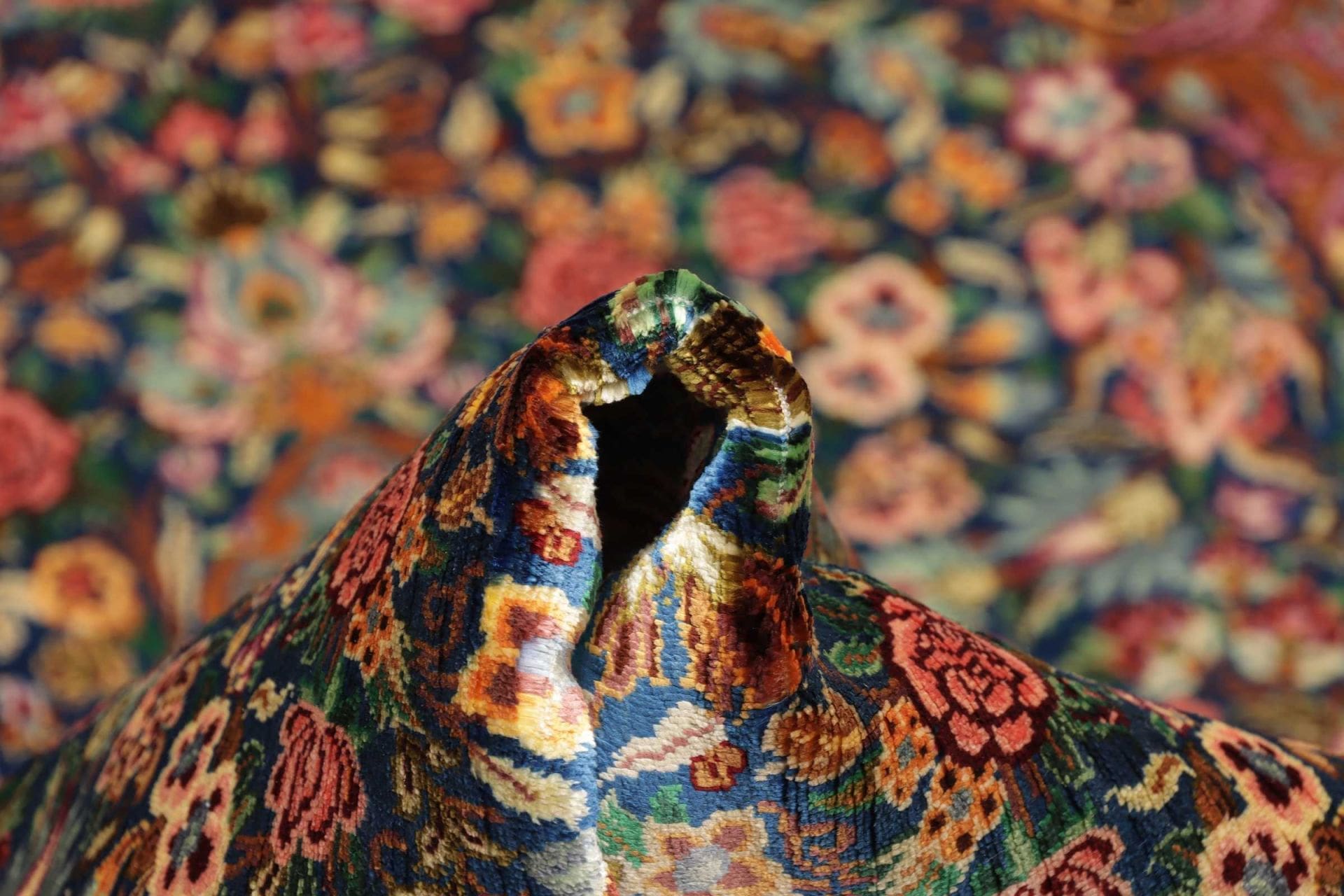 Ghom Perserteppich 83 × 117 cm aus Seide, handgeknüpft