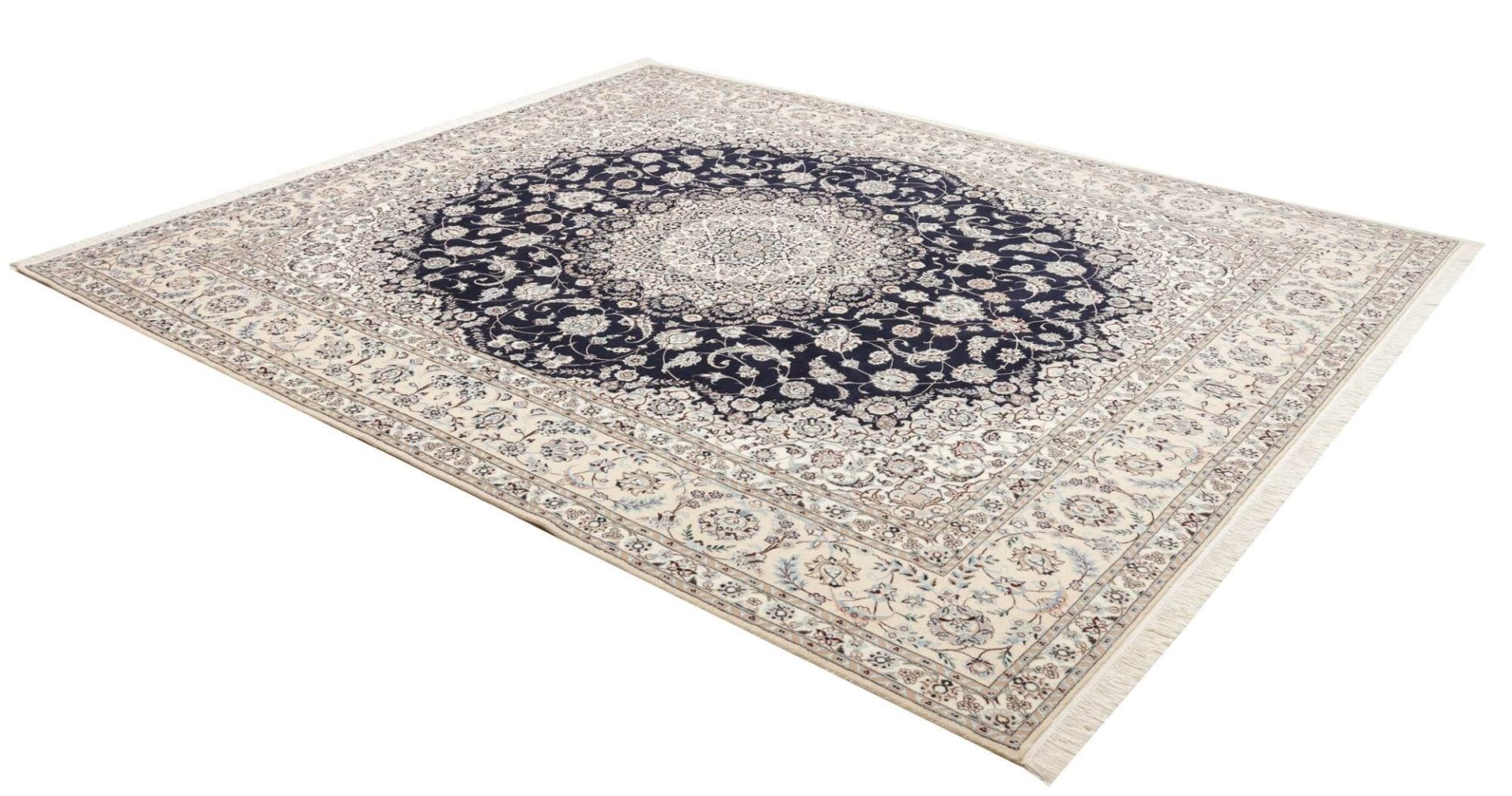 Handgeknüpfter Nain Perserteppich 255 × 308 cm