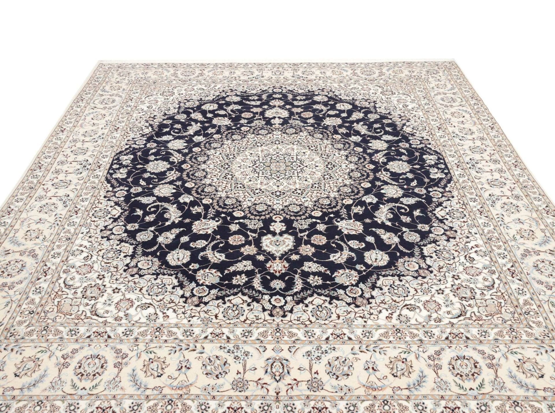Handgeknüpfter Nain Perserteppich 255 × 308 cm