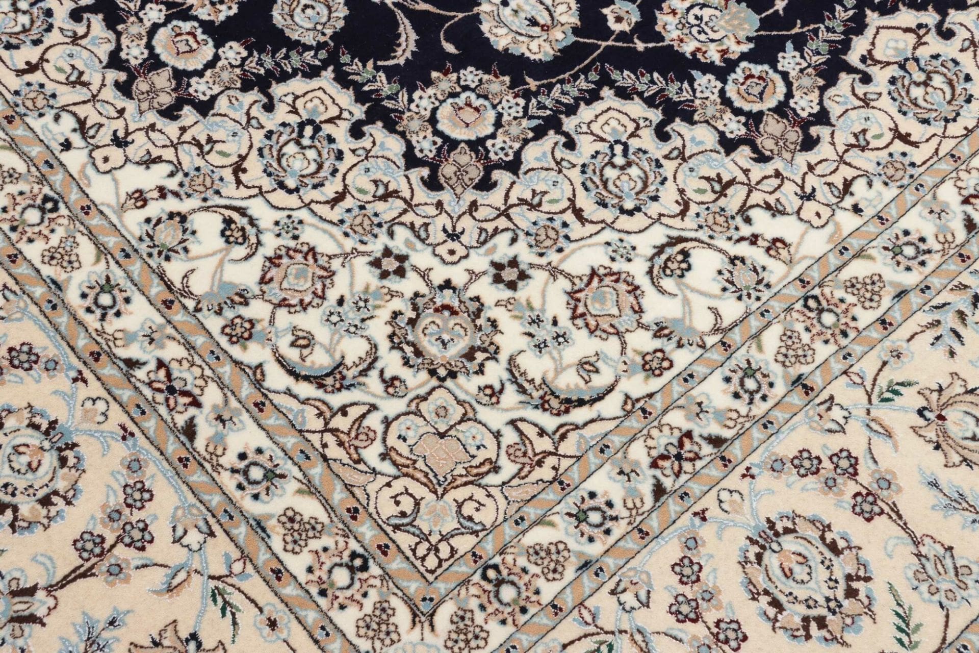 Handgeknüpfter Nain Perserteppich 255 × 308 cm