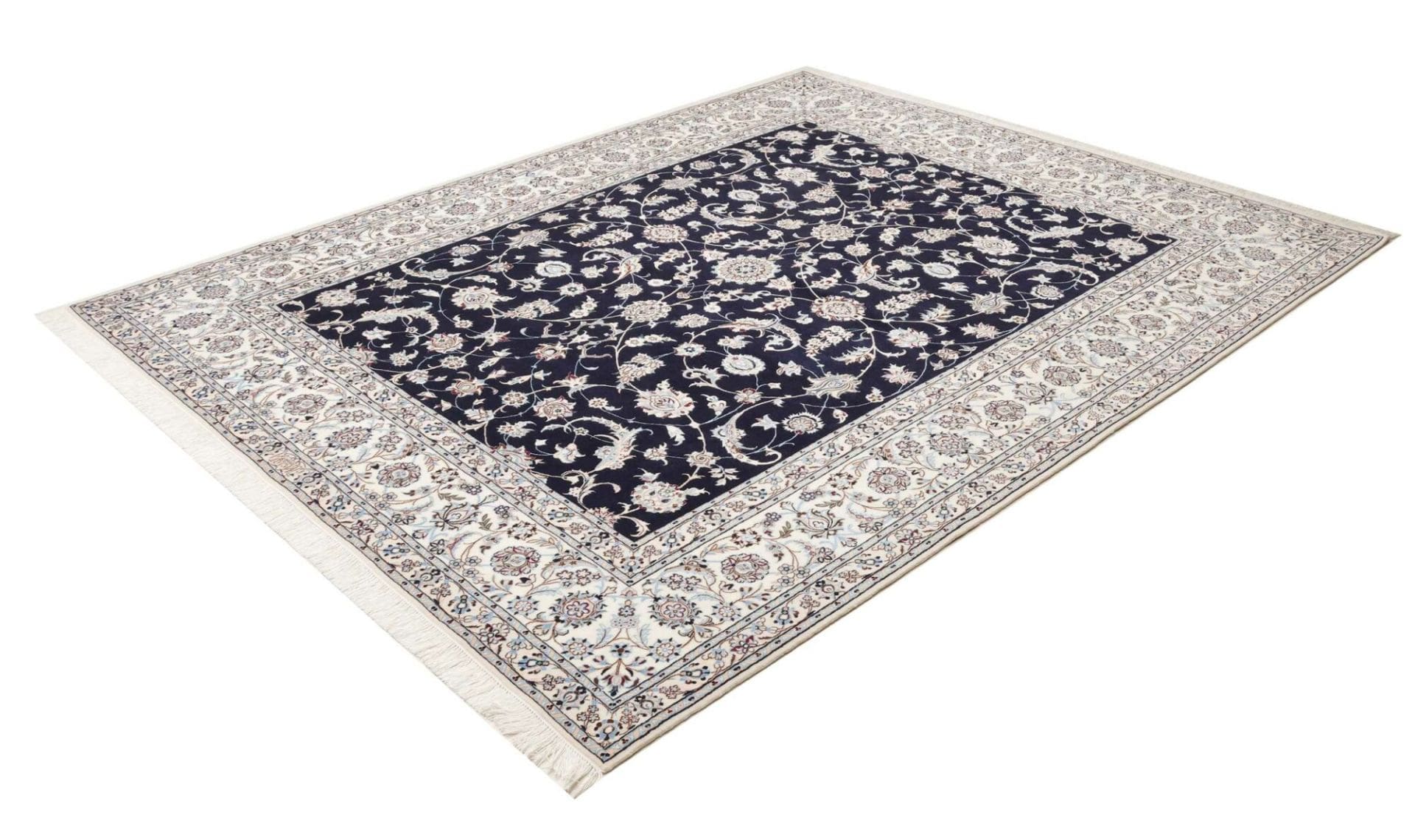 Handgeknüpfter Nain Perserteppich 209 × 252 cm