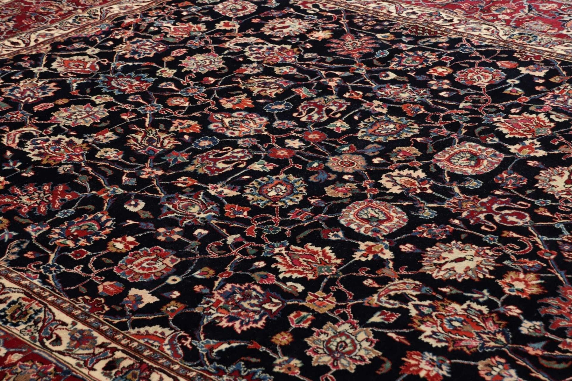 Mashhad Perserteppich aus Iran, 203 × 273 cm