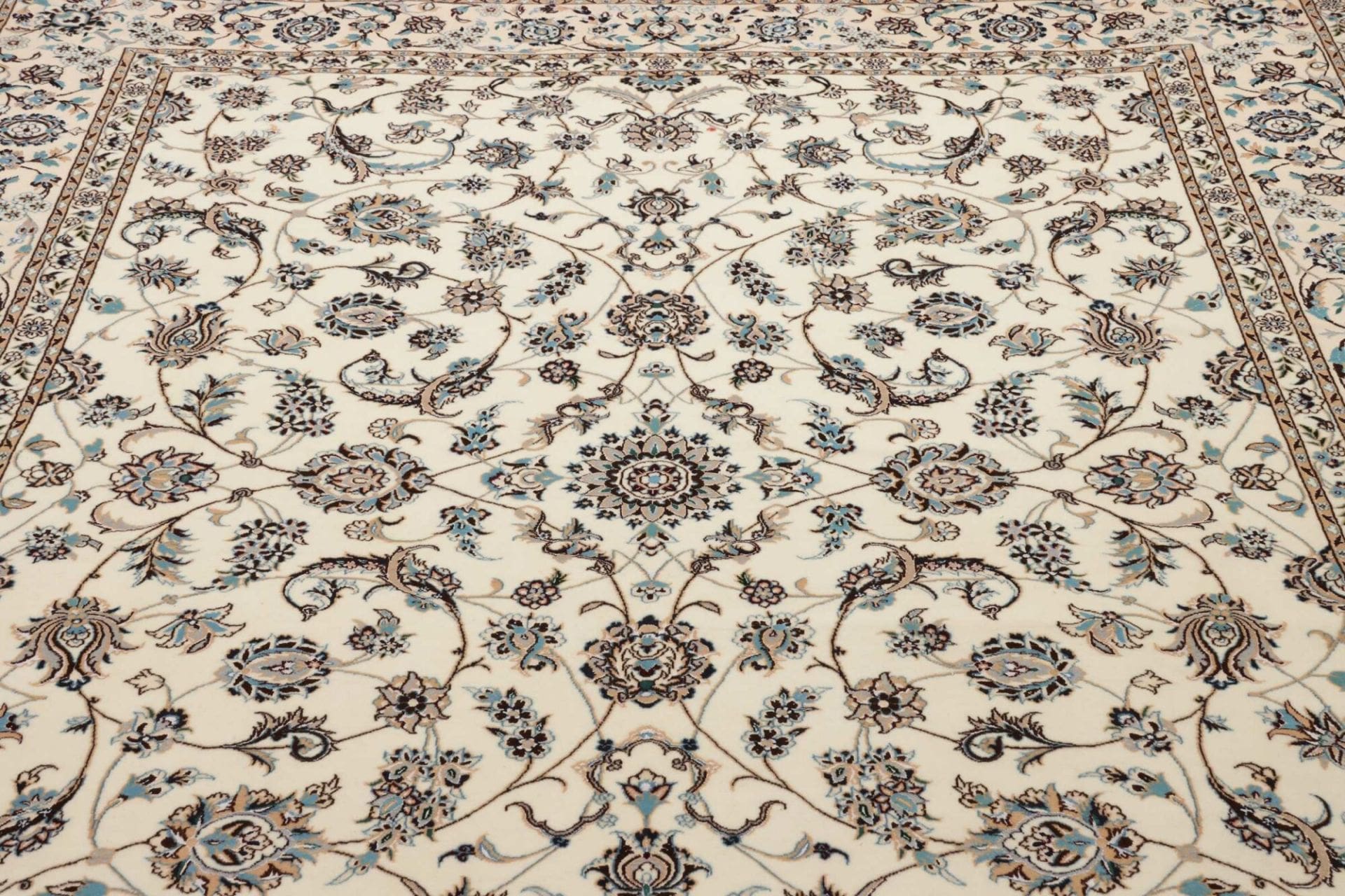 Handgeknüpfter Nain Perserteppich 200 × 250 cm