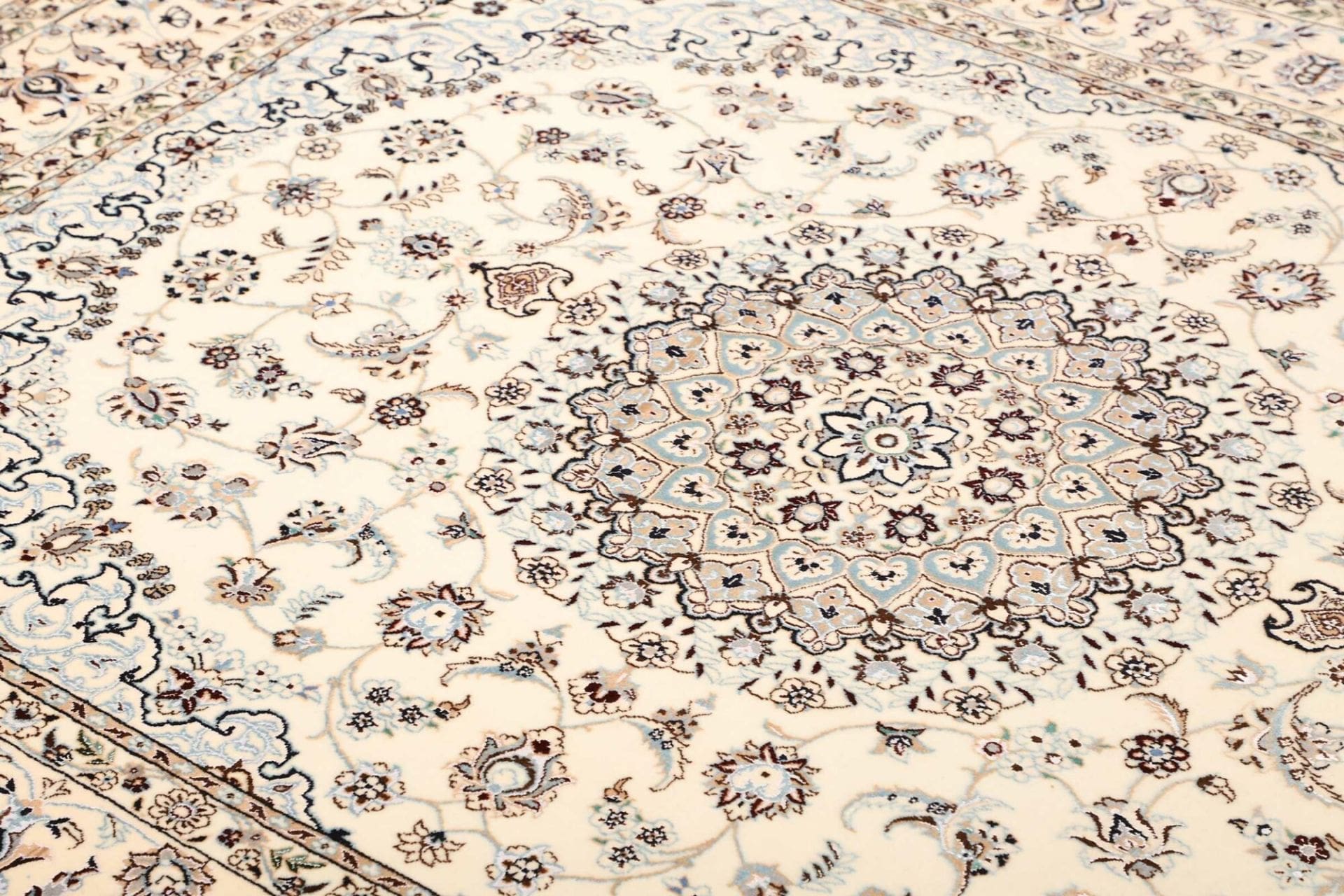 Handgeknüpfter Nain Perserteppich 165 × 210 cm