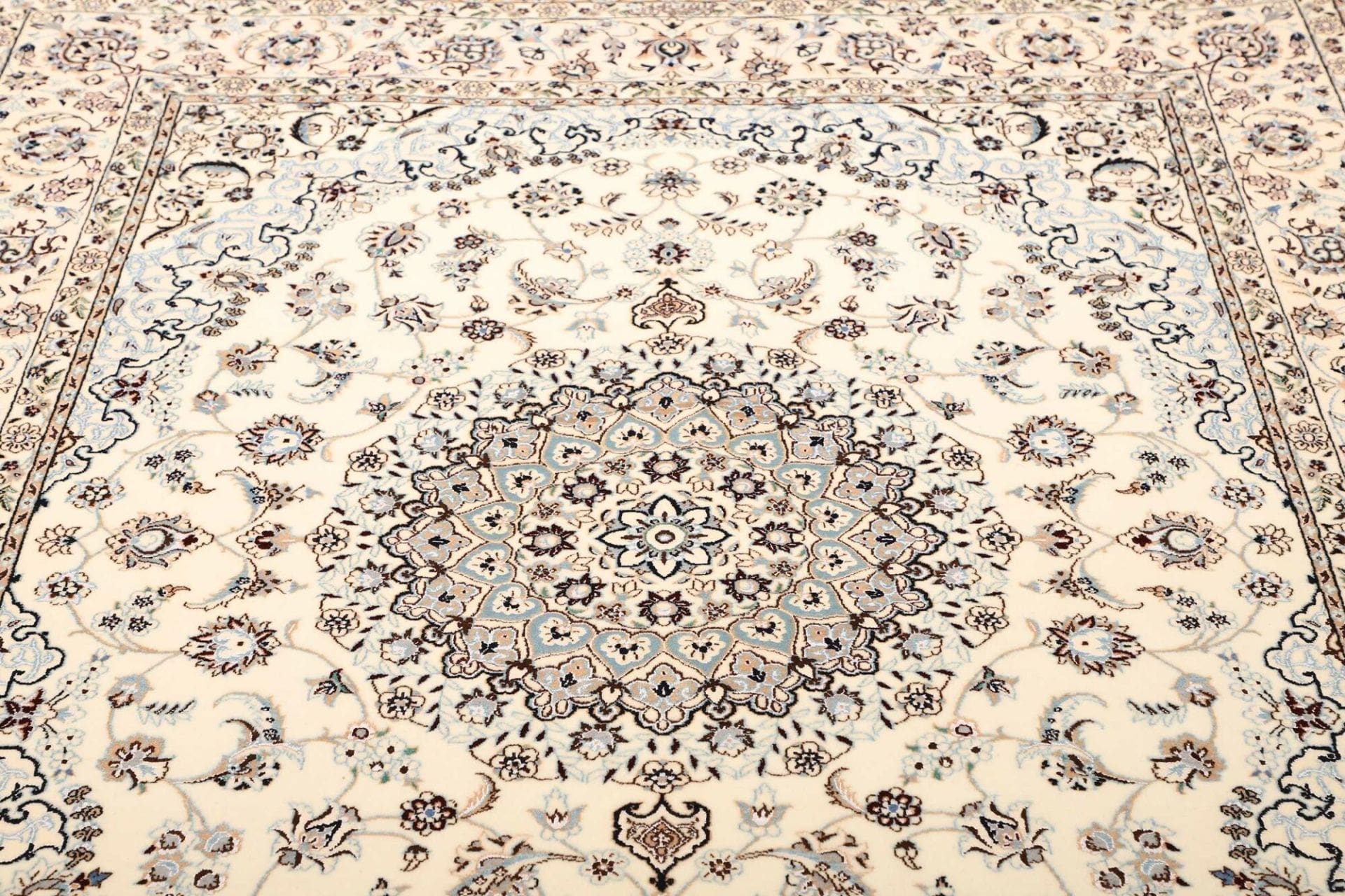Handgeknüpfter Nain Perserteppich 165 × 210 cm