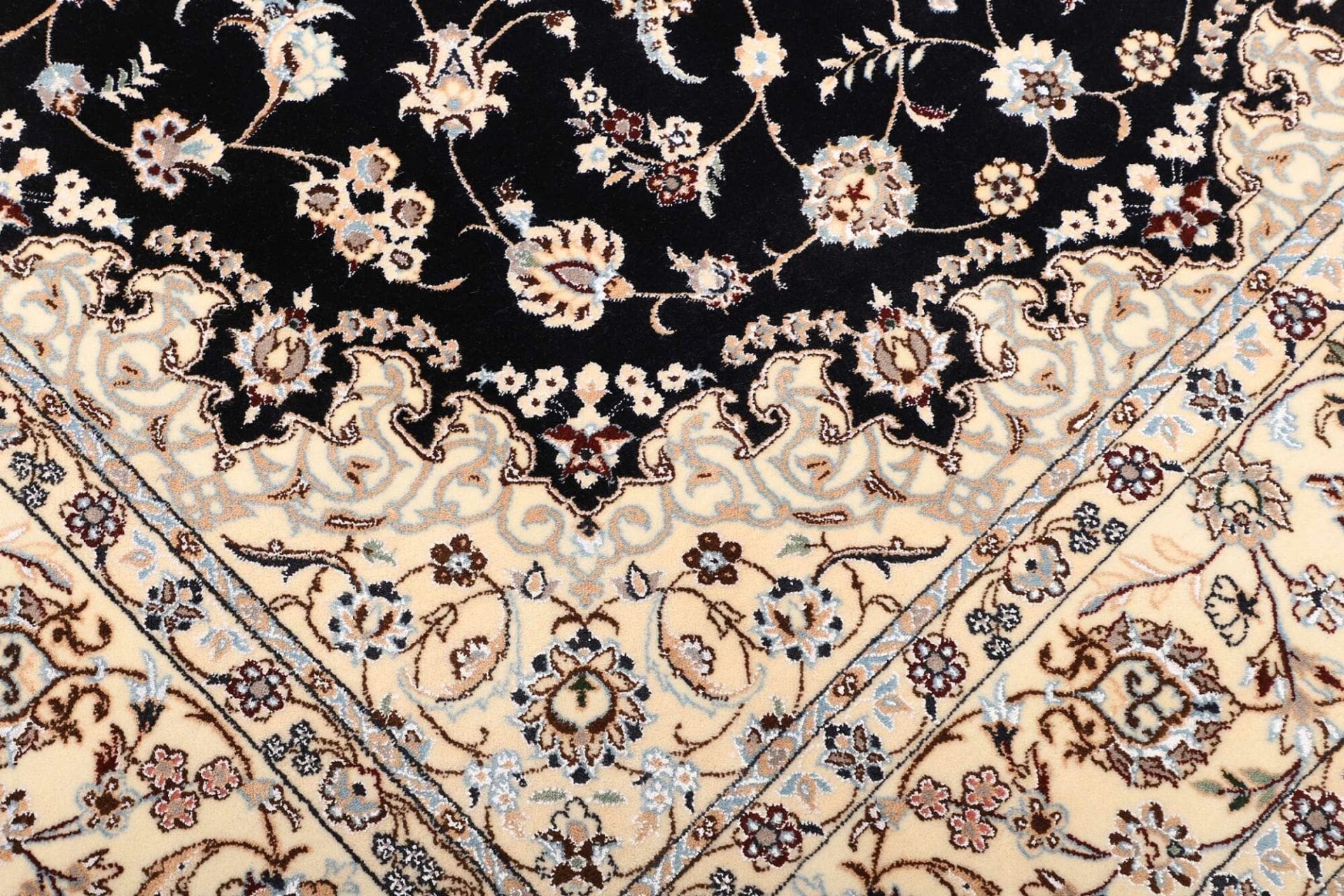 Nain Perserteppich aus Iran, 163 × 202 cm