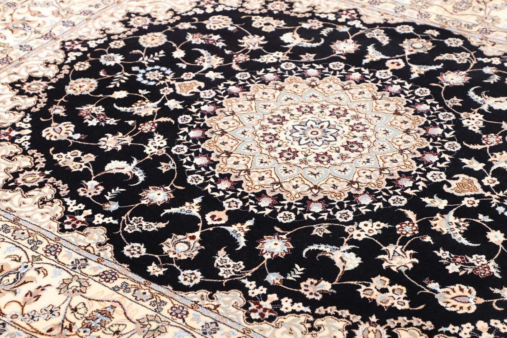 Nain Perserteppich aus Iran, 163 × 202 cm