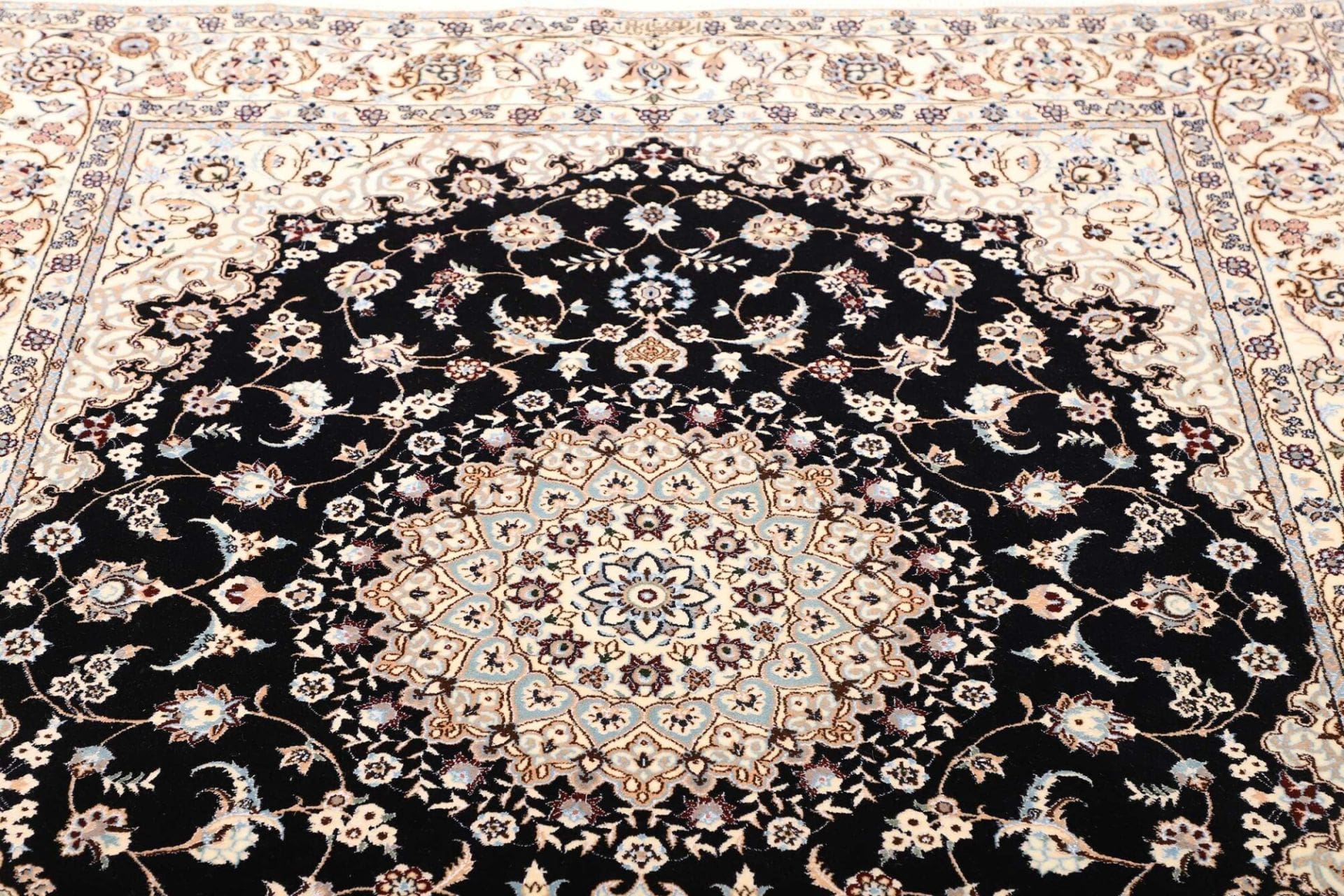 Nain Perserteppich aus Iran, 163 × 202 cm
