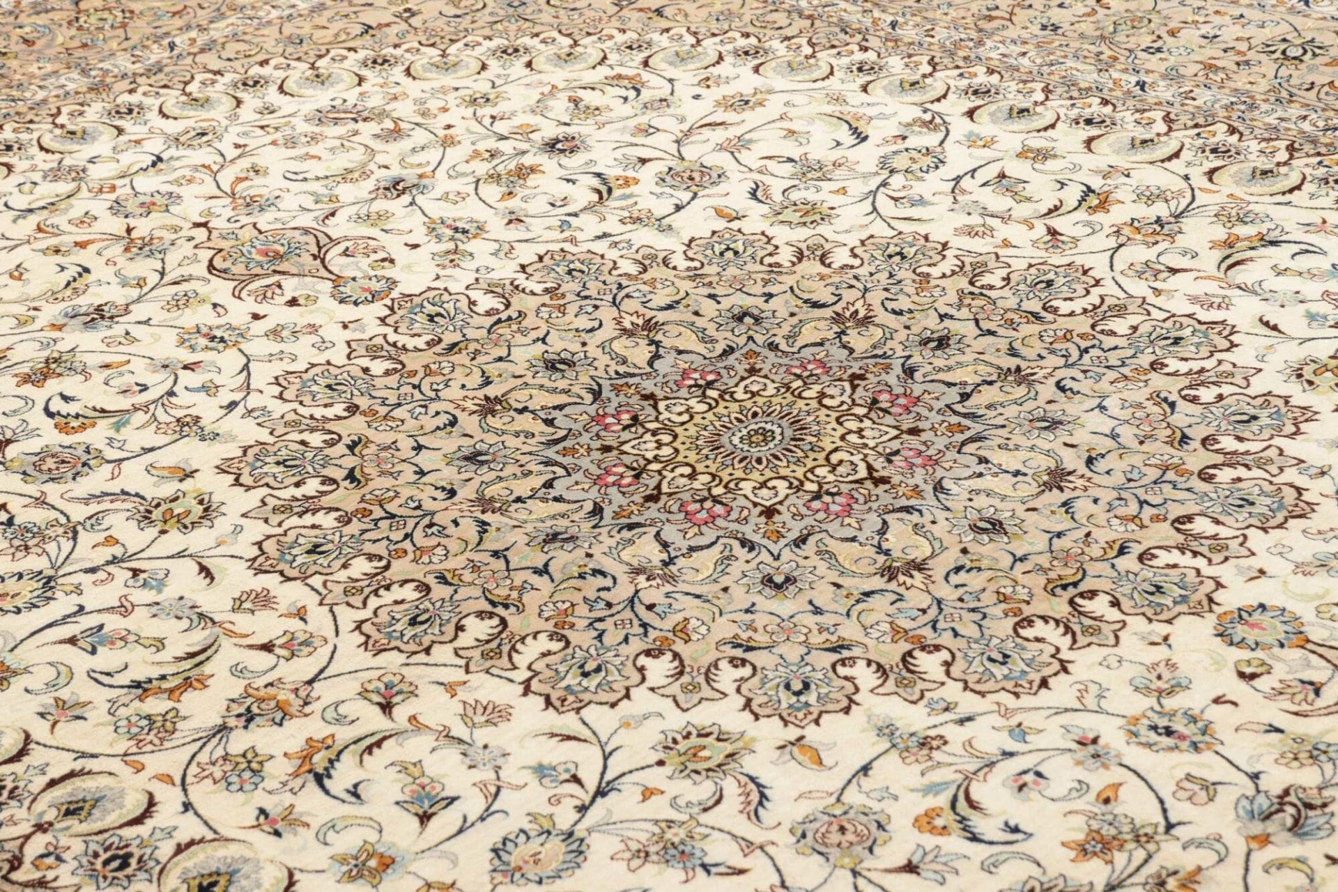 Handgeknüpfter Ghom Perserteppich, 197 × 250 cm, Seide